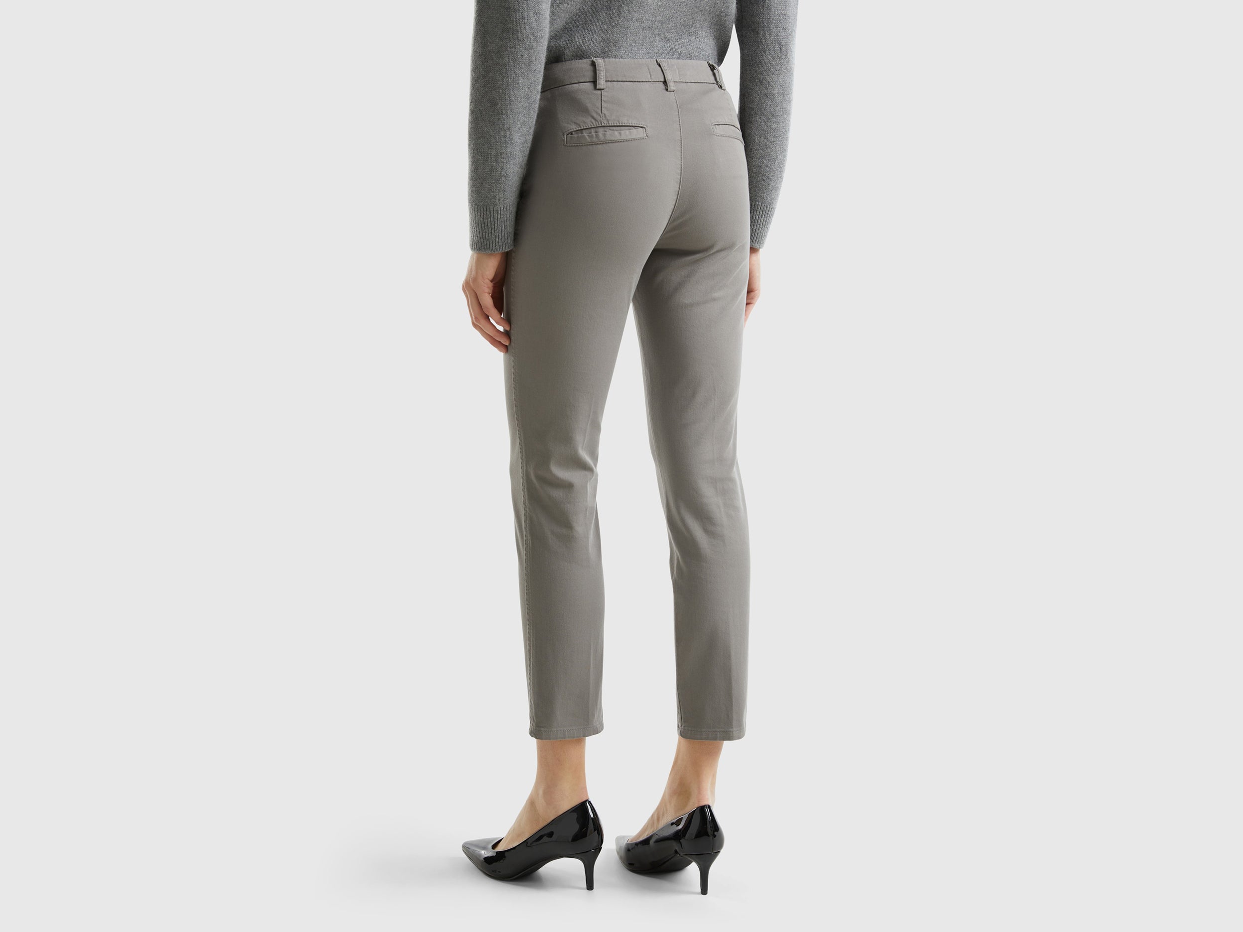 Chinos slim fit em algodão cinzento - ucb_image_B
