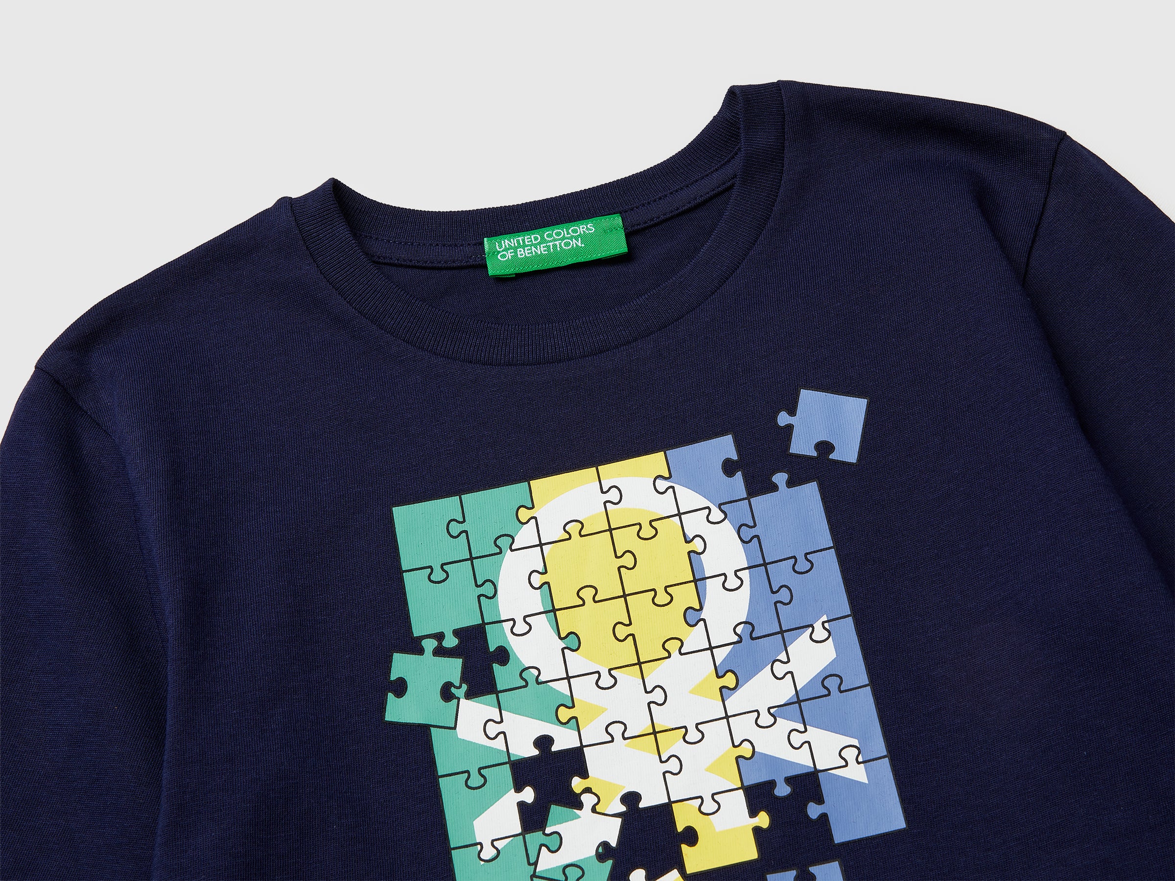 T-shirt com estampa logótipo em algodão orgânico - ucb_image_DS1