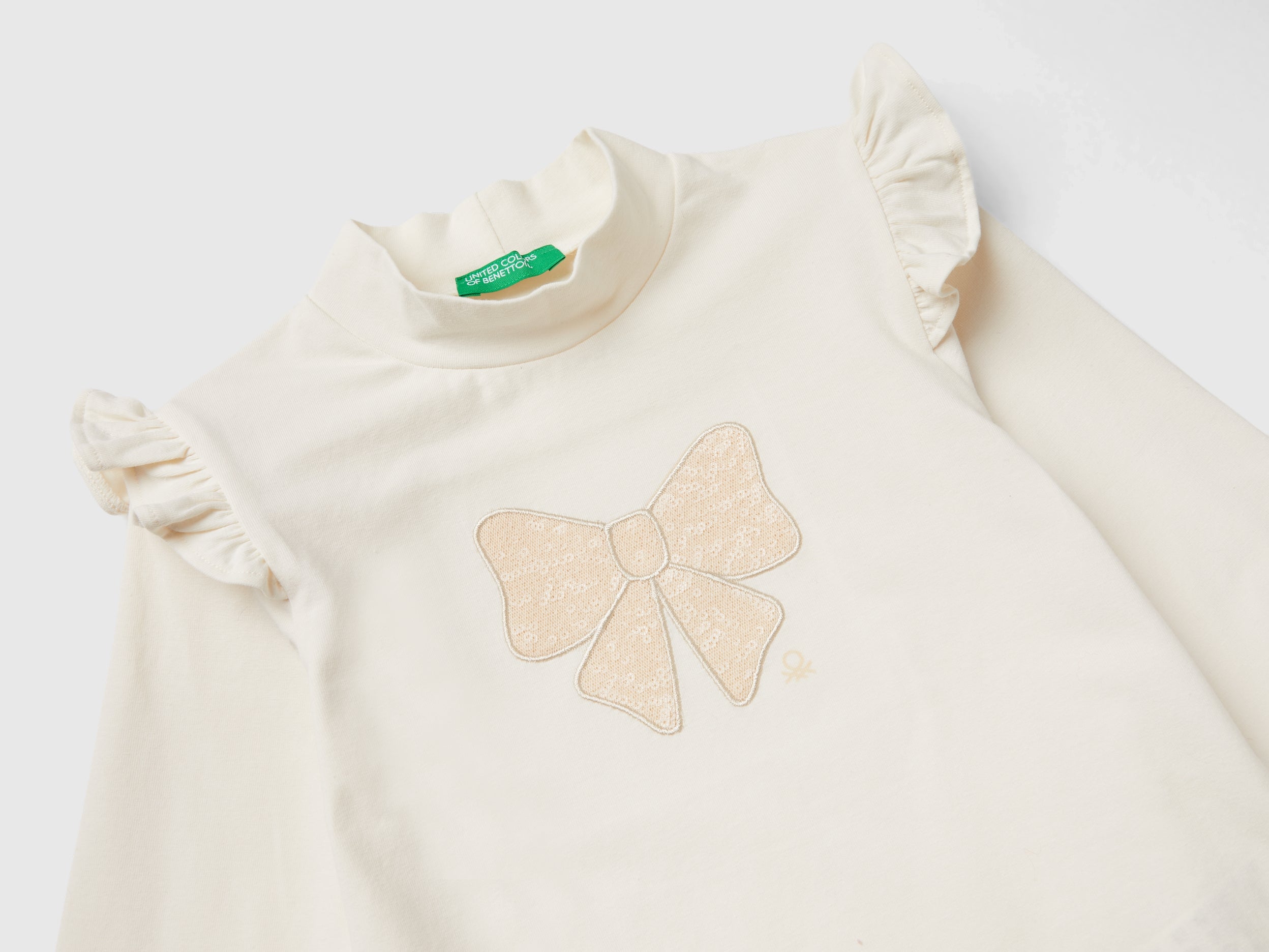 T-shirt de gola alta com folhos - ucb_image_DS1