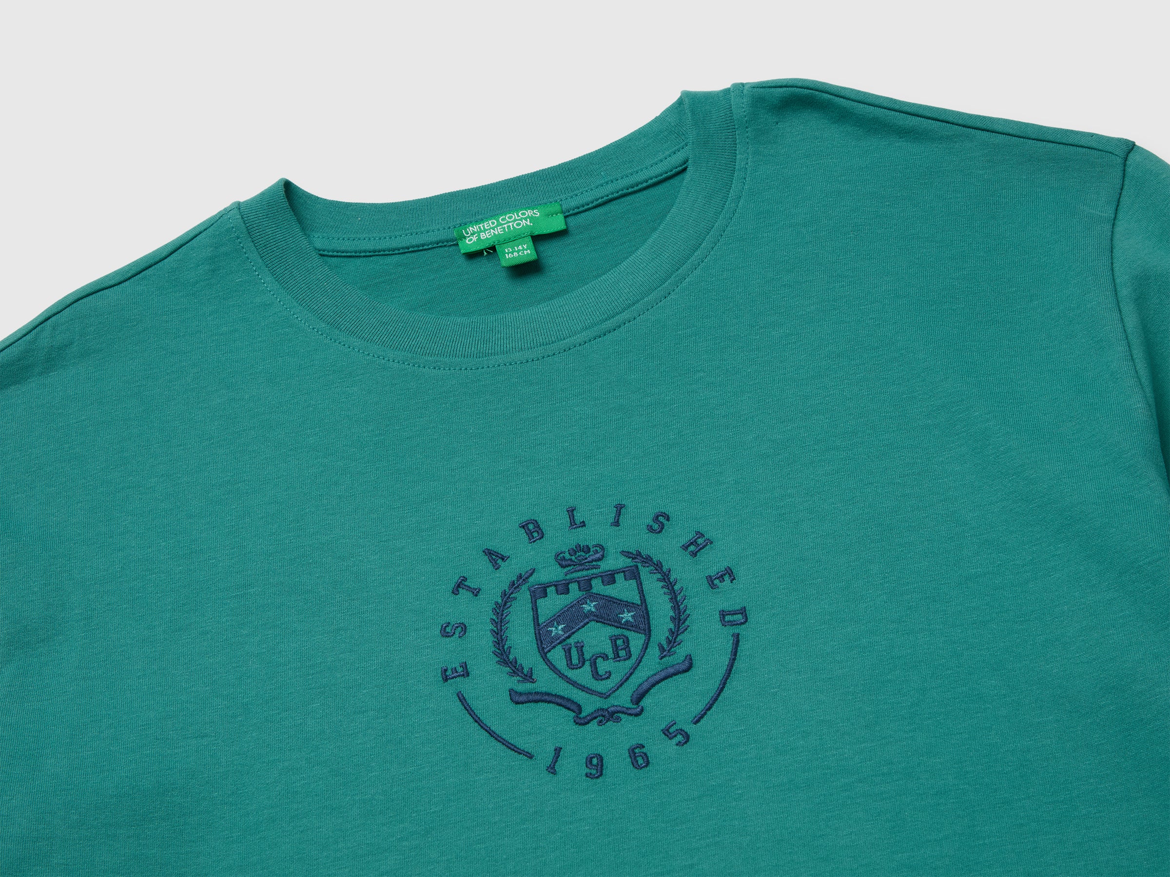 T-shirt com estampa e bordado - ucb_image_DS1