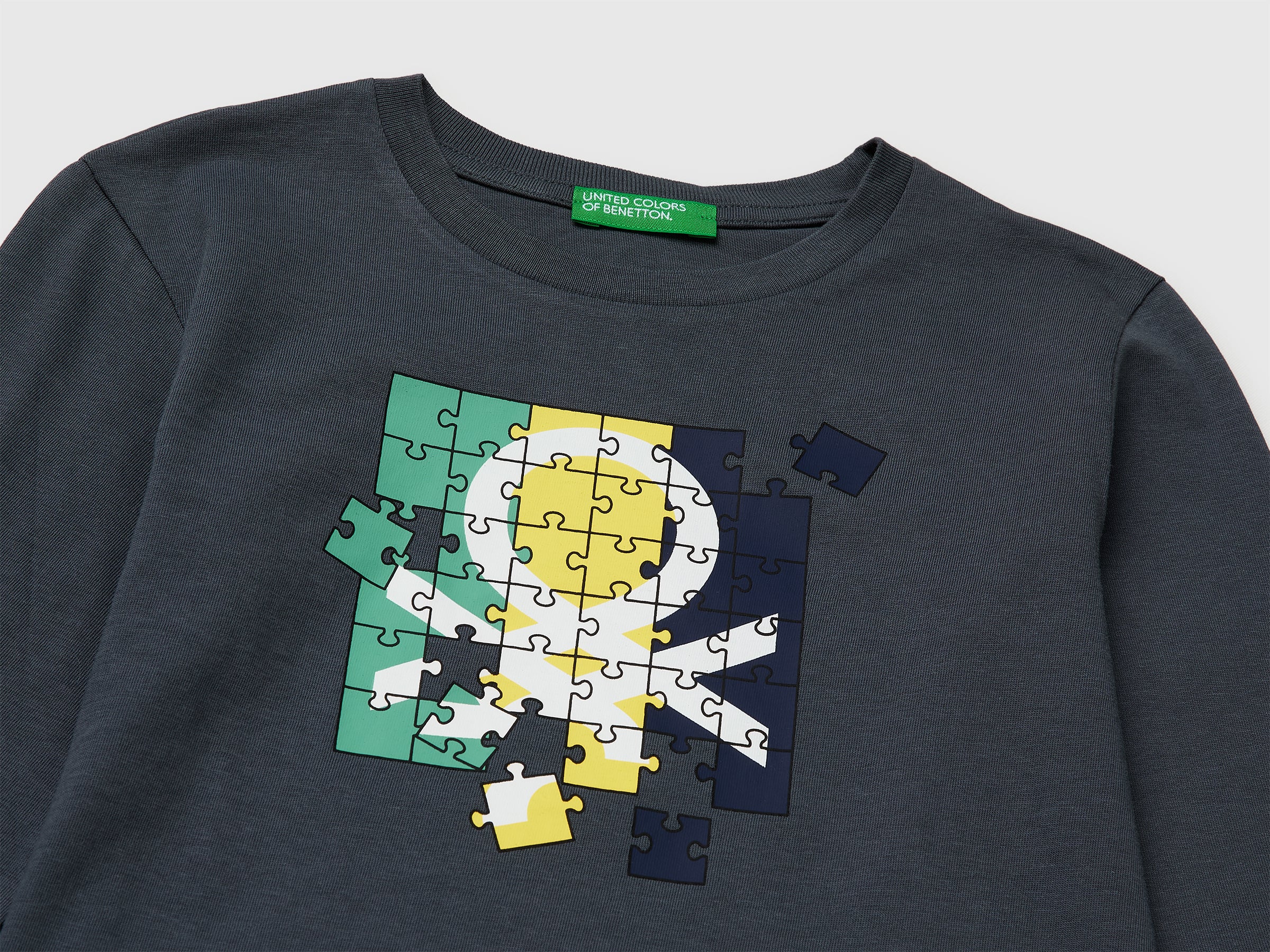T-shirt com estampa logótipo em algodão orgânico - ucb_image_DS1