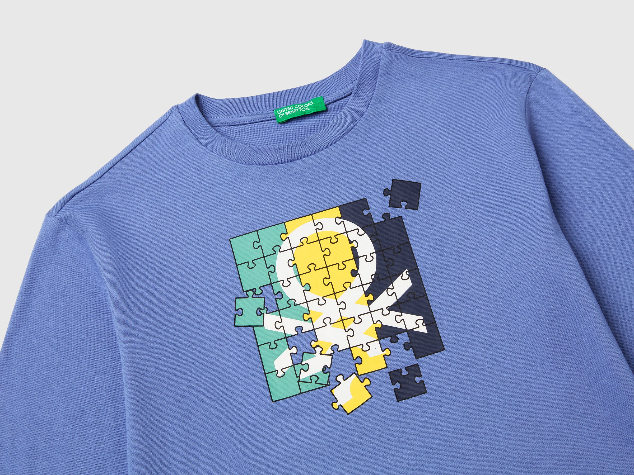 T-shirt com estampa logótipo em algodão orgânico - ucb_image_DS1