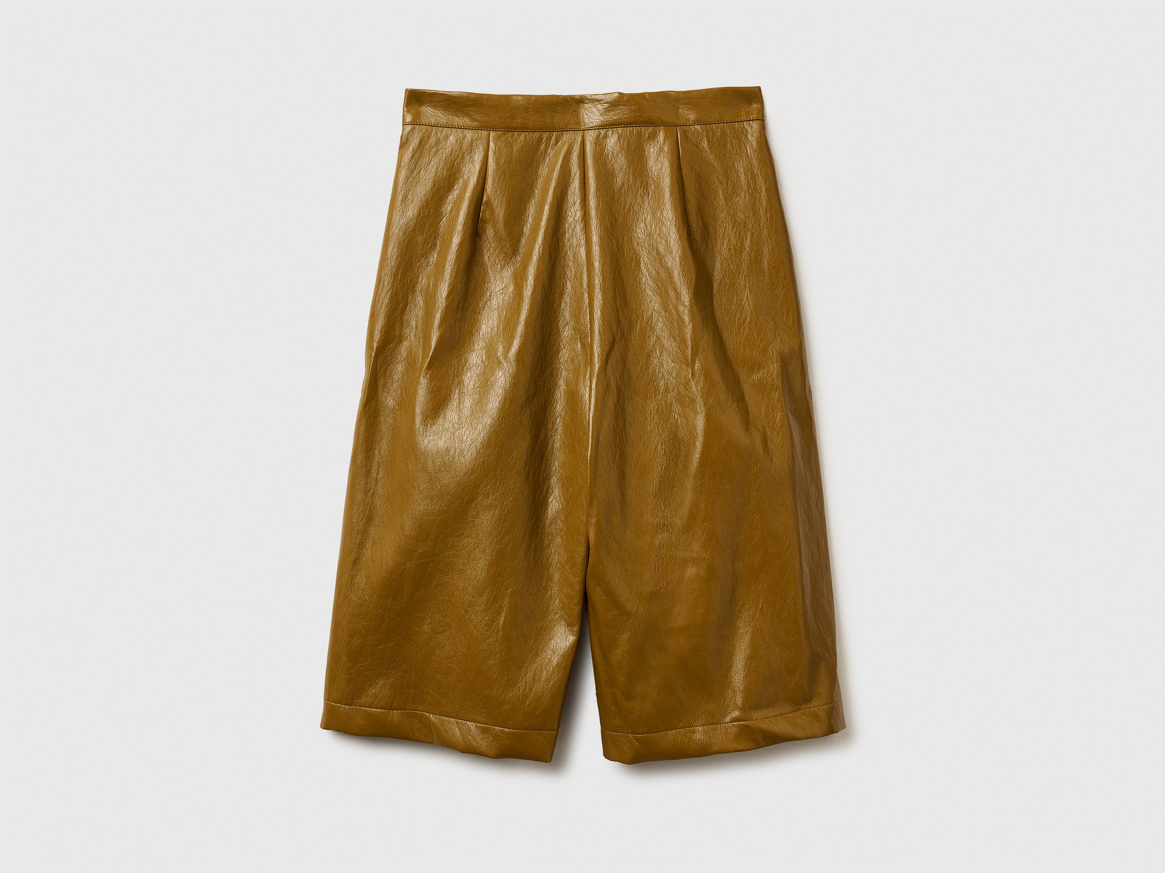 Bermudas em tecido efeito pele - ucb_image_BS