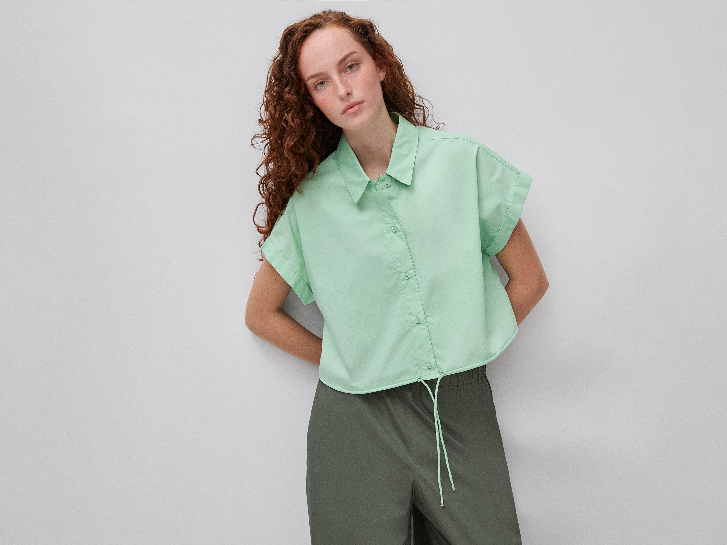 Camisa cropped com cordão de ajuste - ucb_image_F