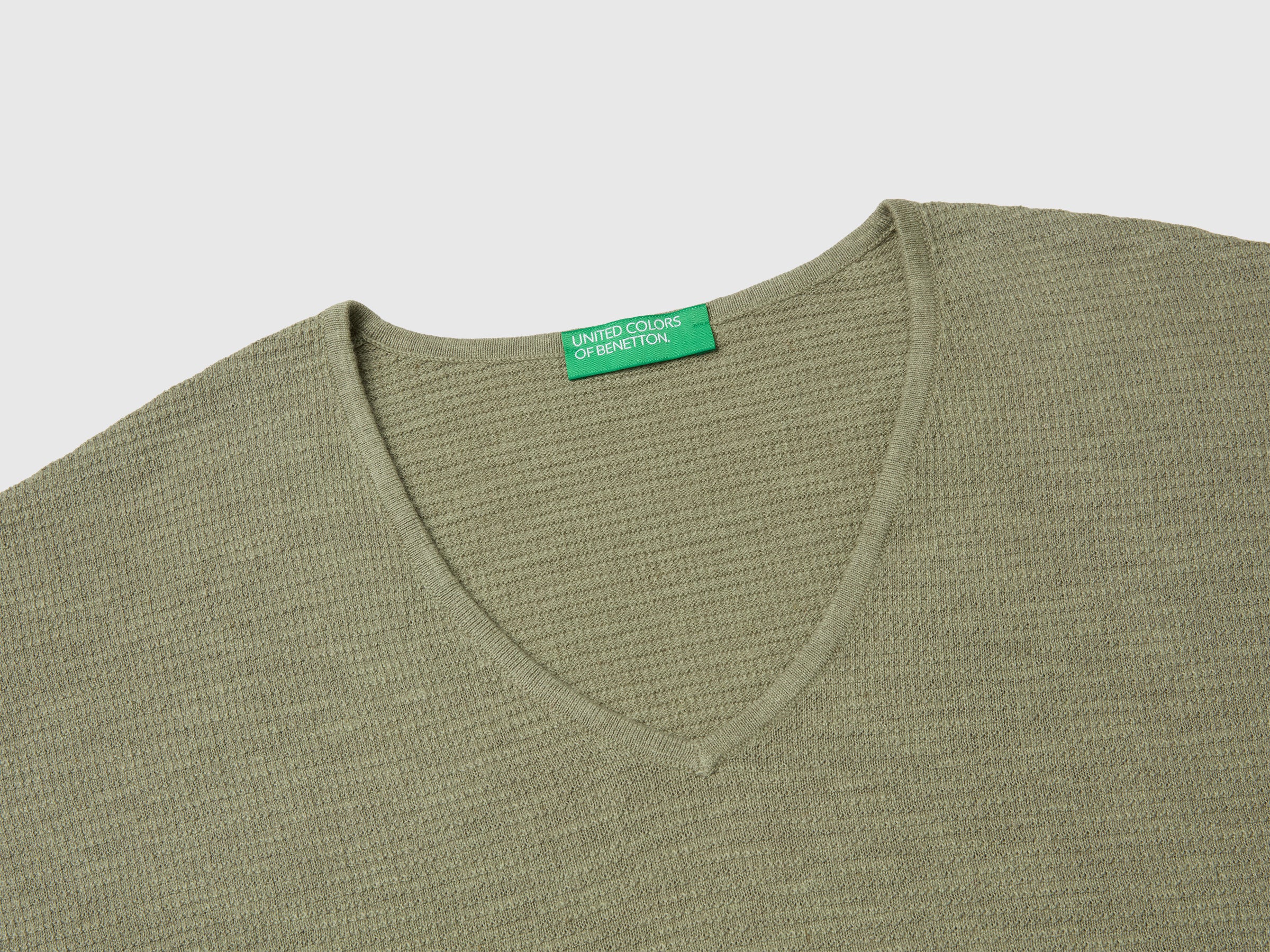 V-neck sweater in linen blend - ucb_image_DS1
