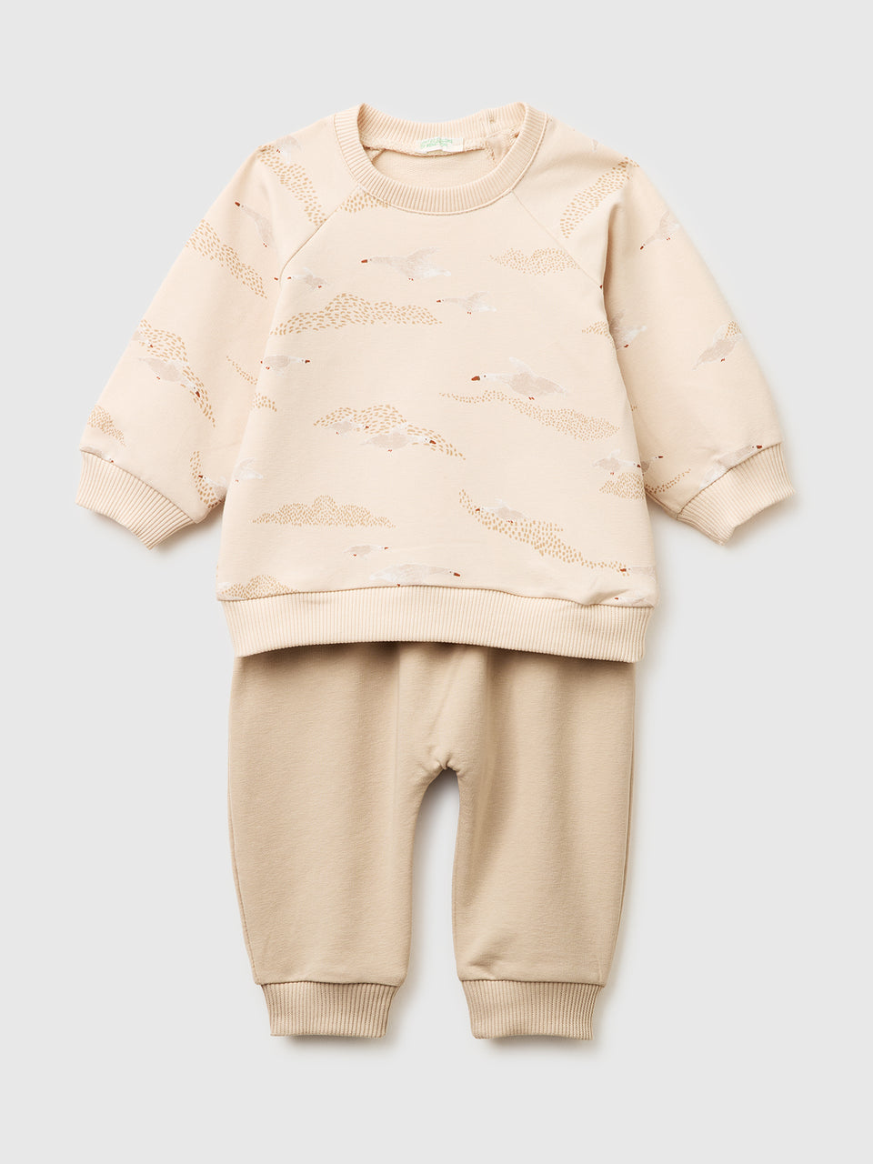 Stretch sweatshirt outfit - ucb_image_FS