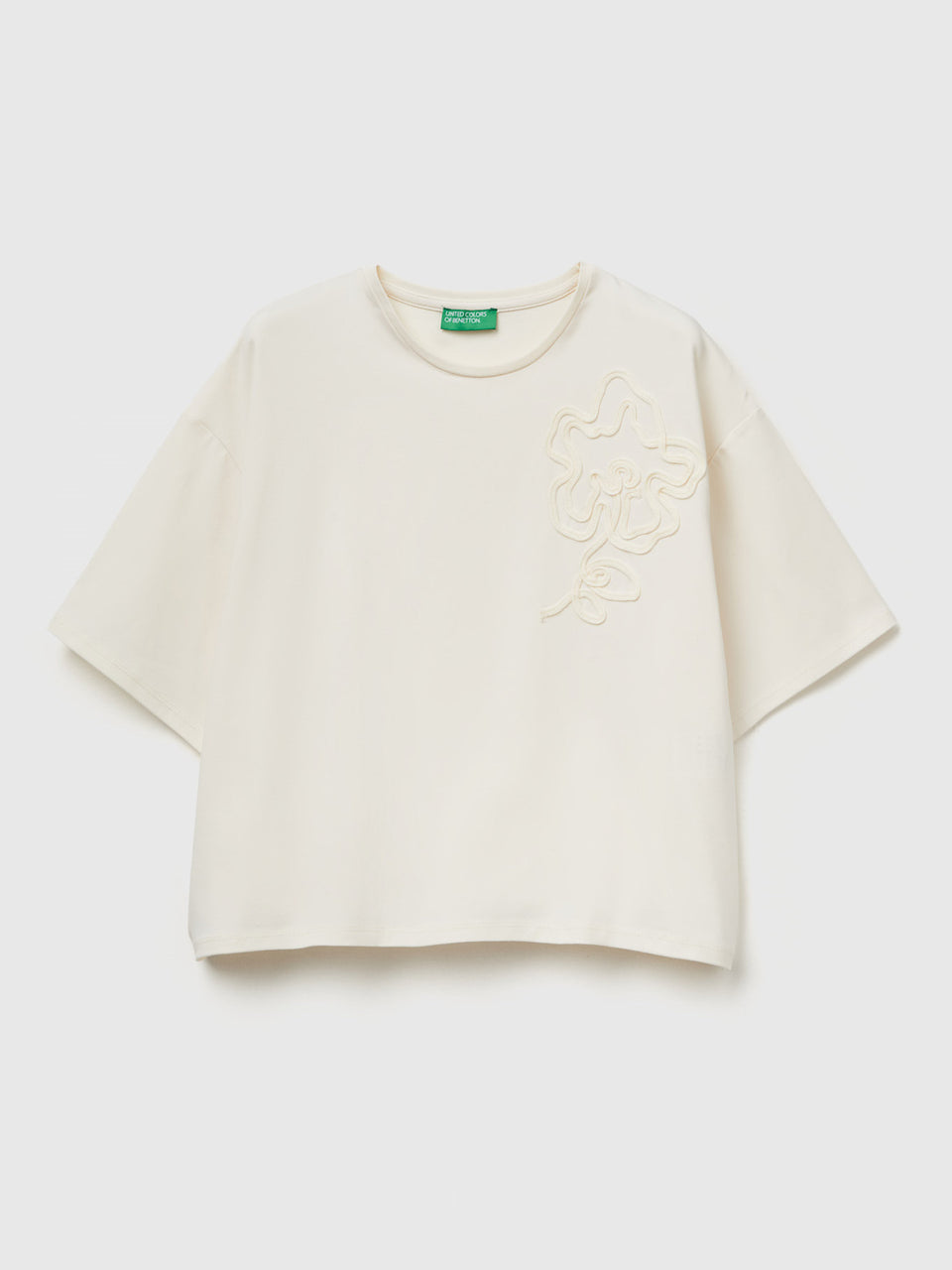 T-shirt boxy fit com aplicação - ucb_image_FS