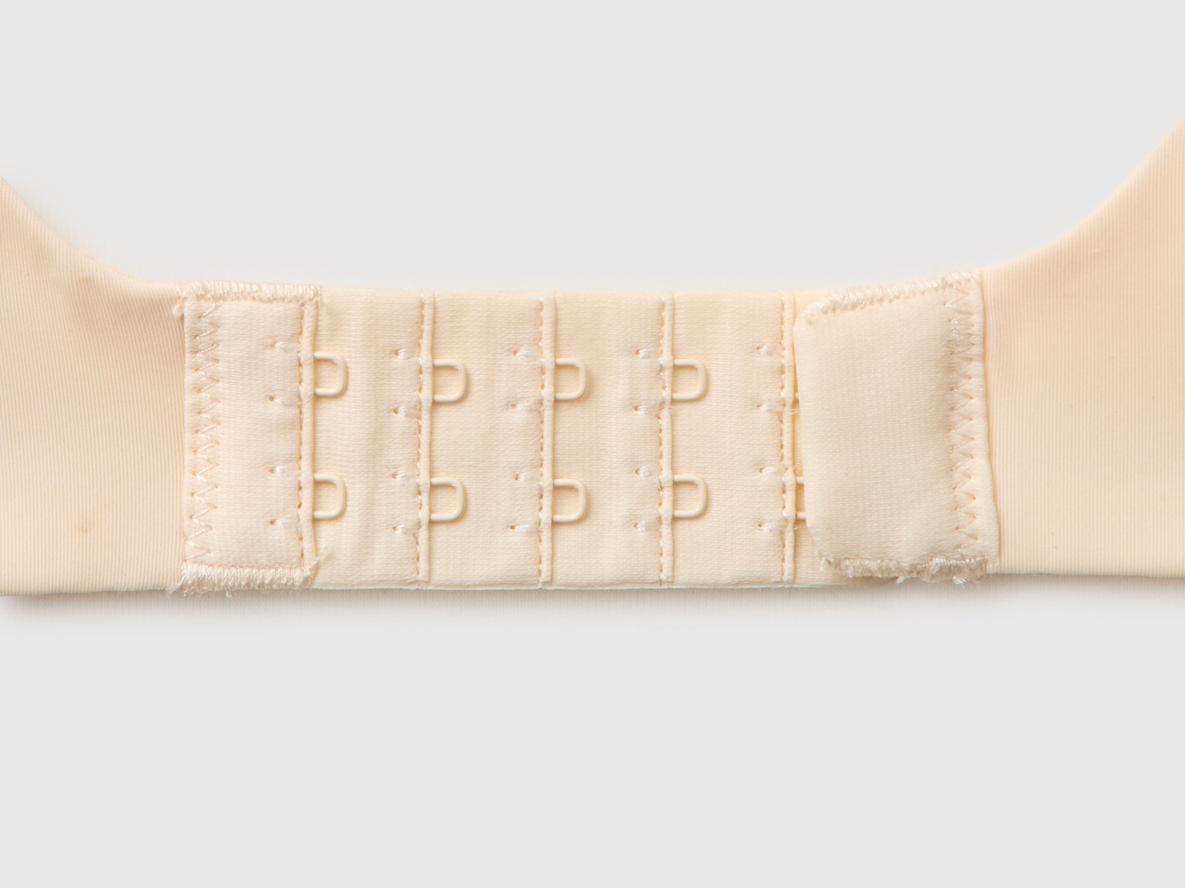 Soutien triângulo com renda - ucb_image_DS1