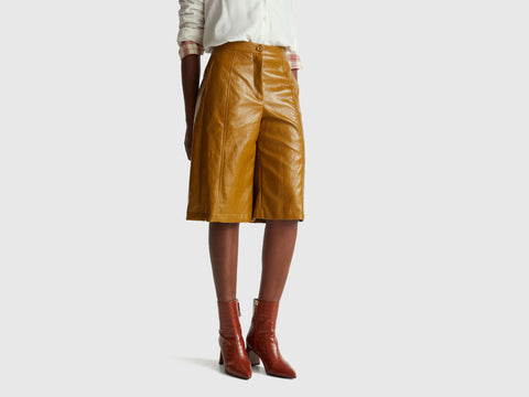 Bermudas em tecido efeito pele - ucb_image_F