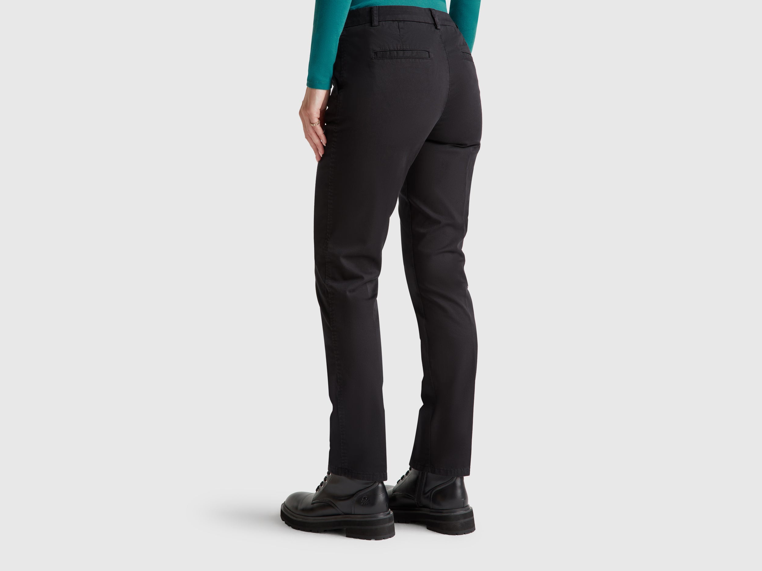 Chinos slim fit em algodão preto - ucb_image_B