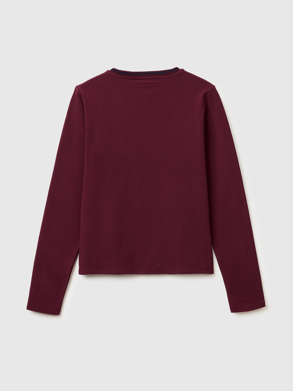 Fitted V-neck T-shirt - ucb_image_BS