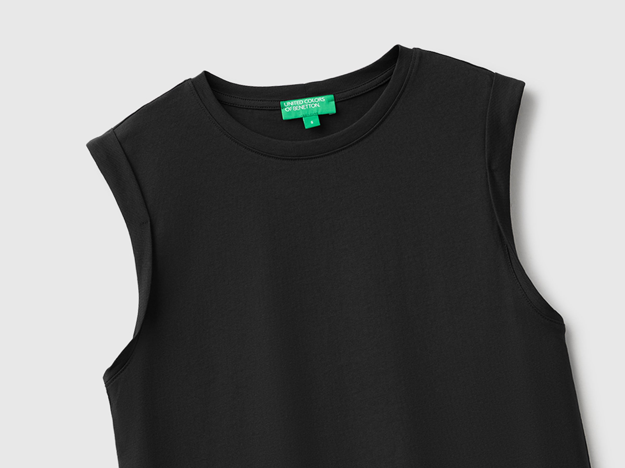 T-shirt sem mangas - ucb_image_FY