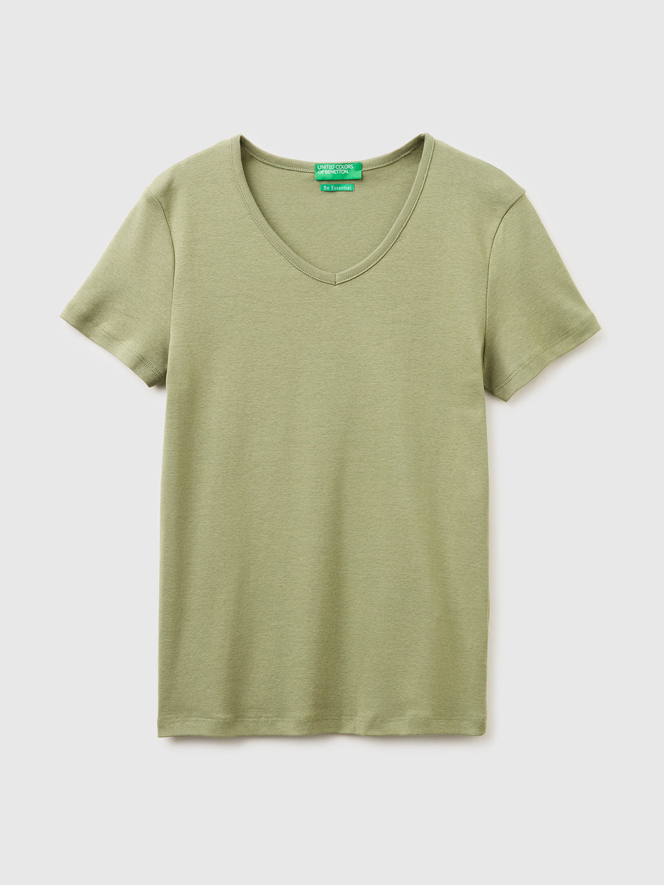 Slim fit t-shirt with V-neck - ucb_image_FS