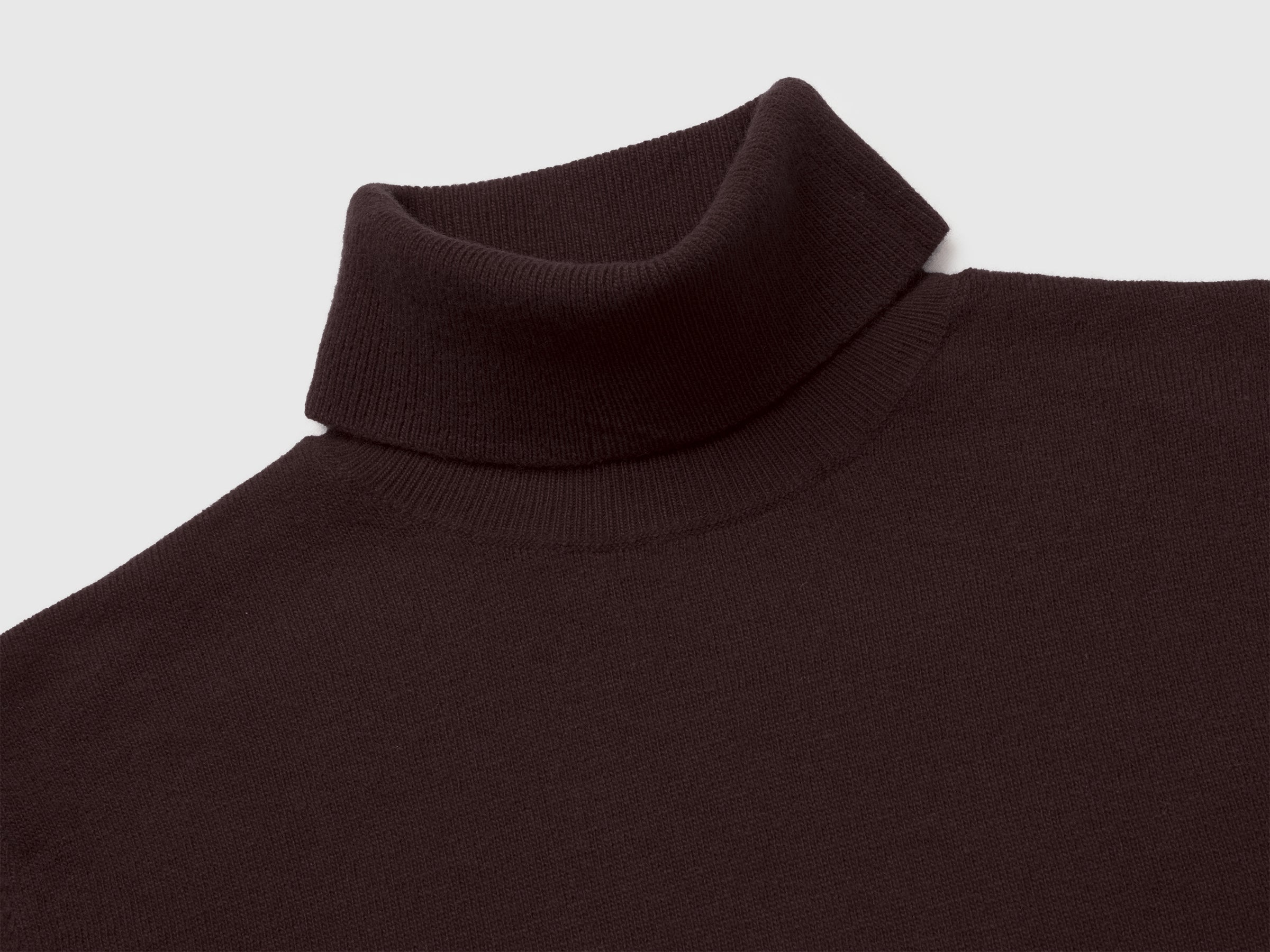 Camisola de gola alta chocolate em pura lã Merino - ucb_image_DS1