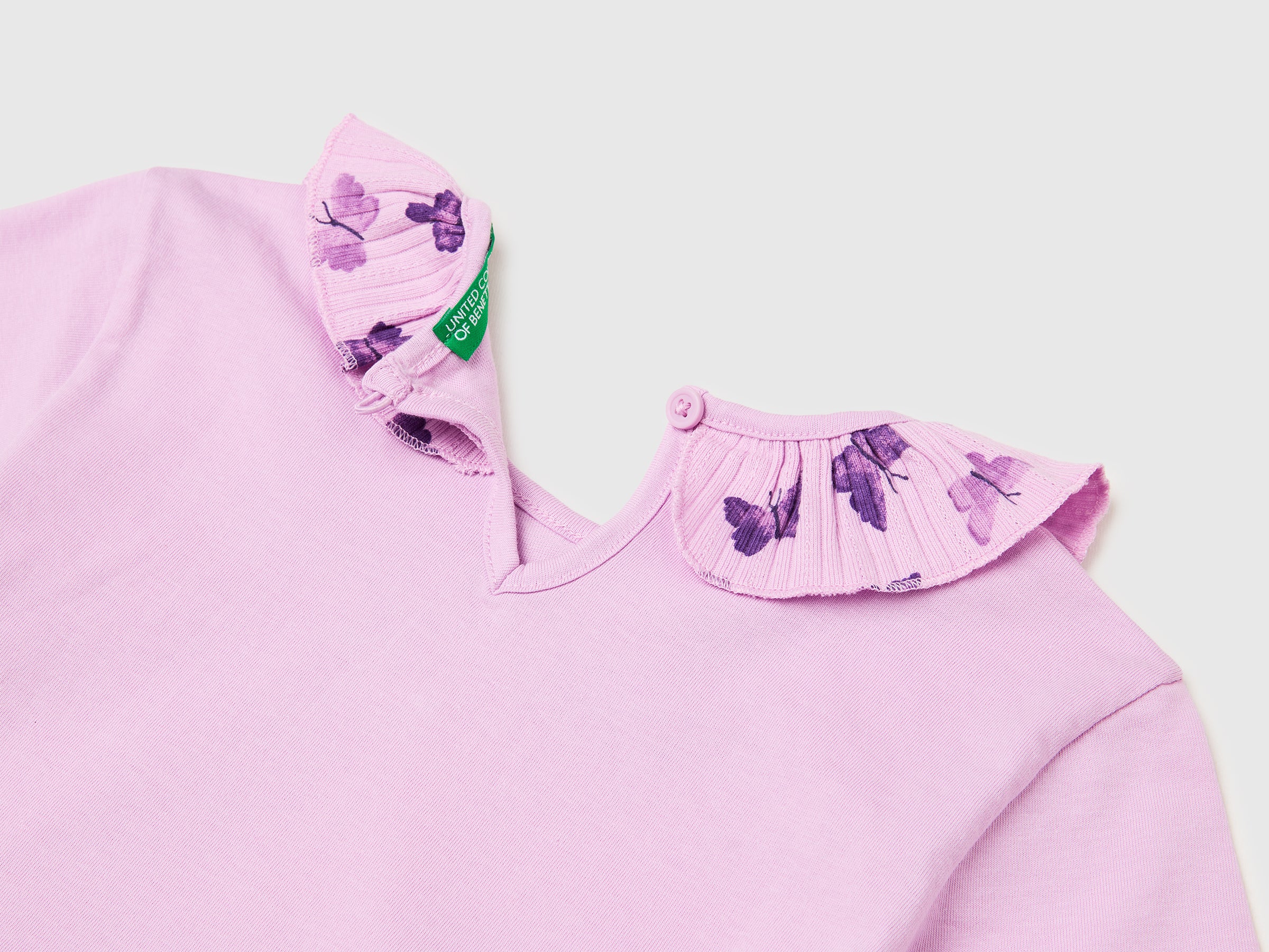 T-shirt with ruffles on the collar - ucb_image_DS1