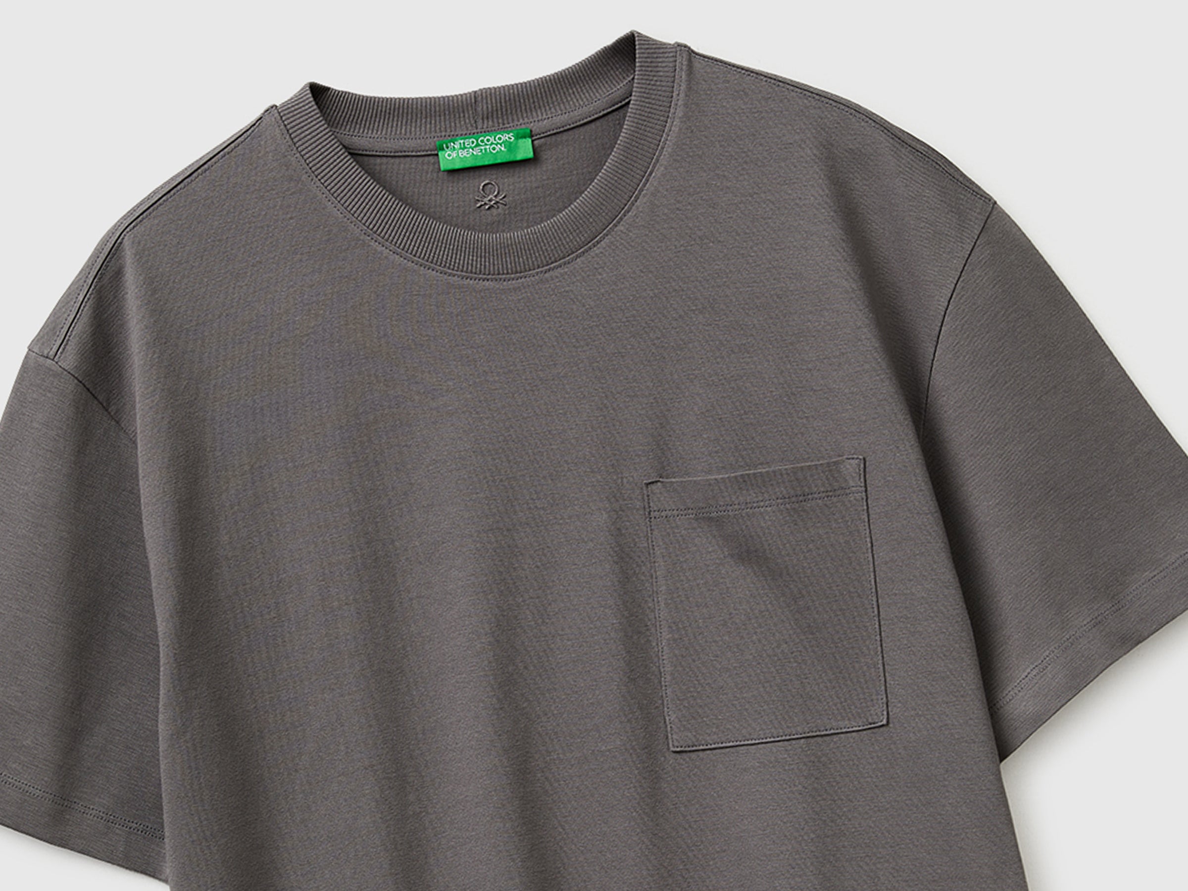 T-shirt com bolso pequeno - ucb_image_DS1