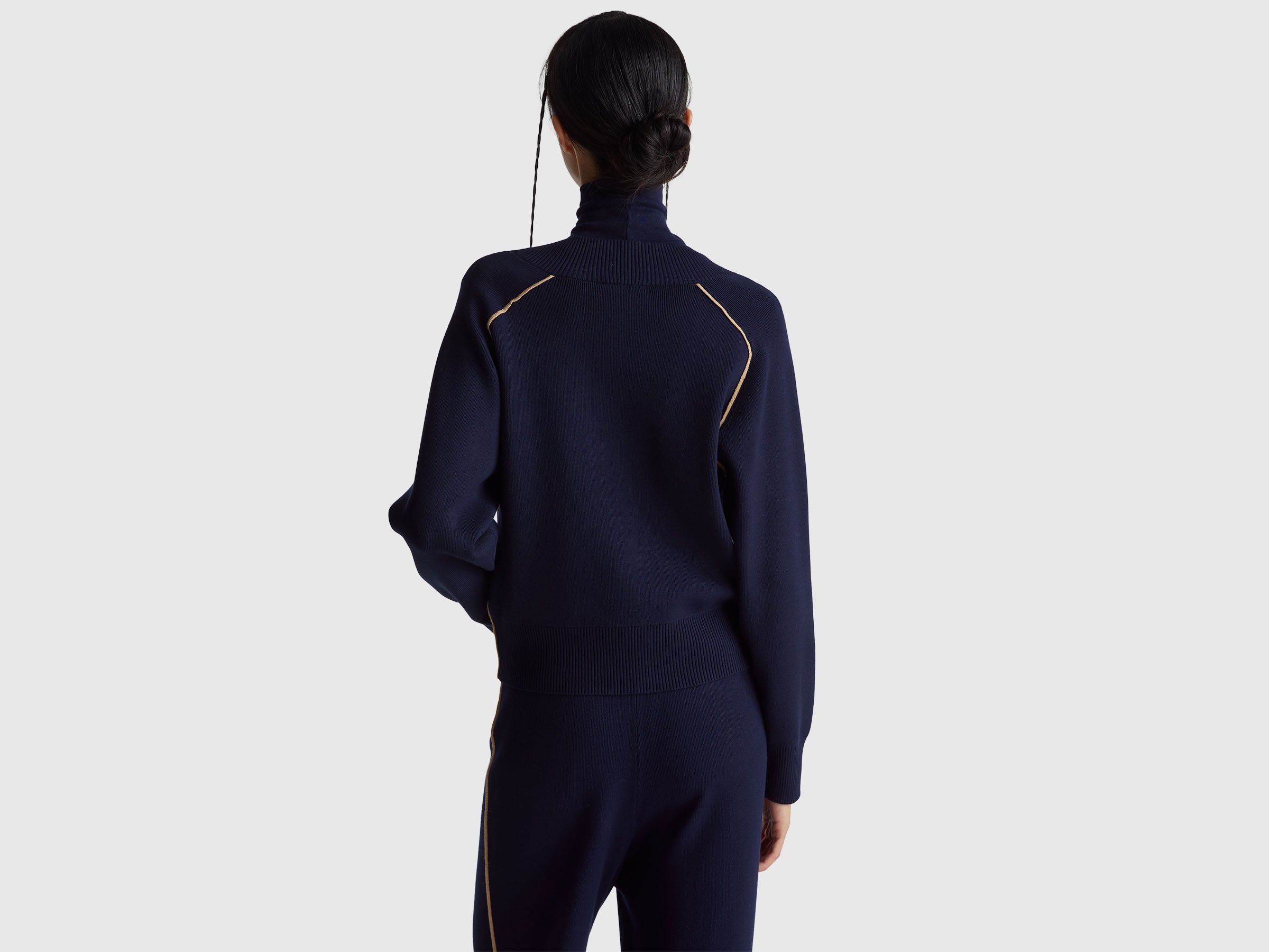 Camisola boxy fit com decote em V - ucb_image_B