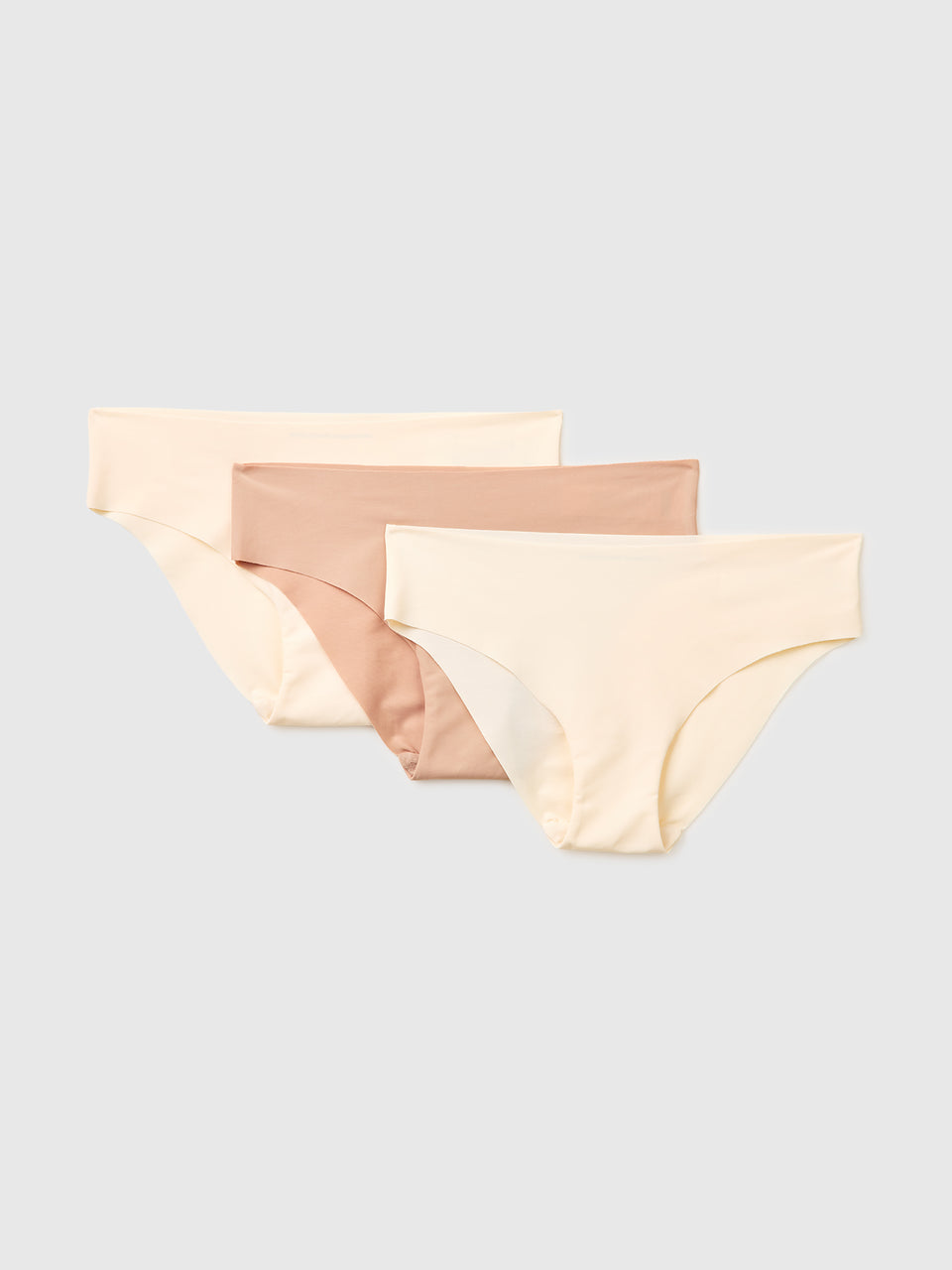 Three seamless briefs - ucb_image_FS