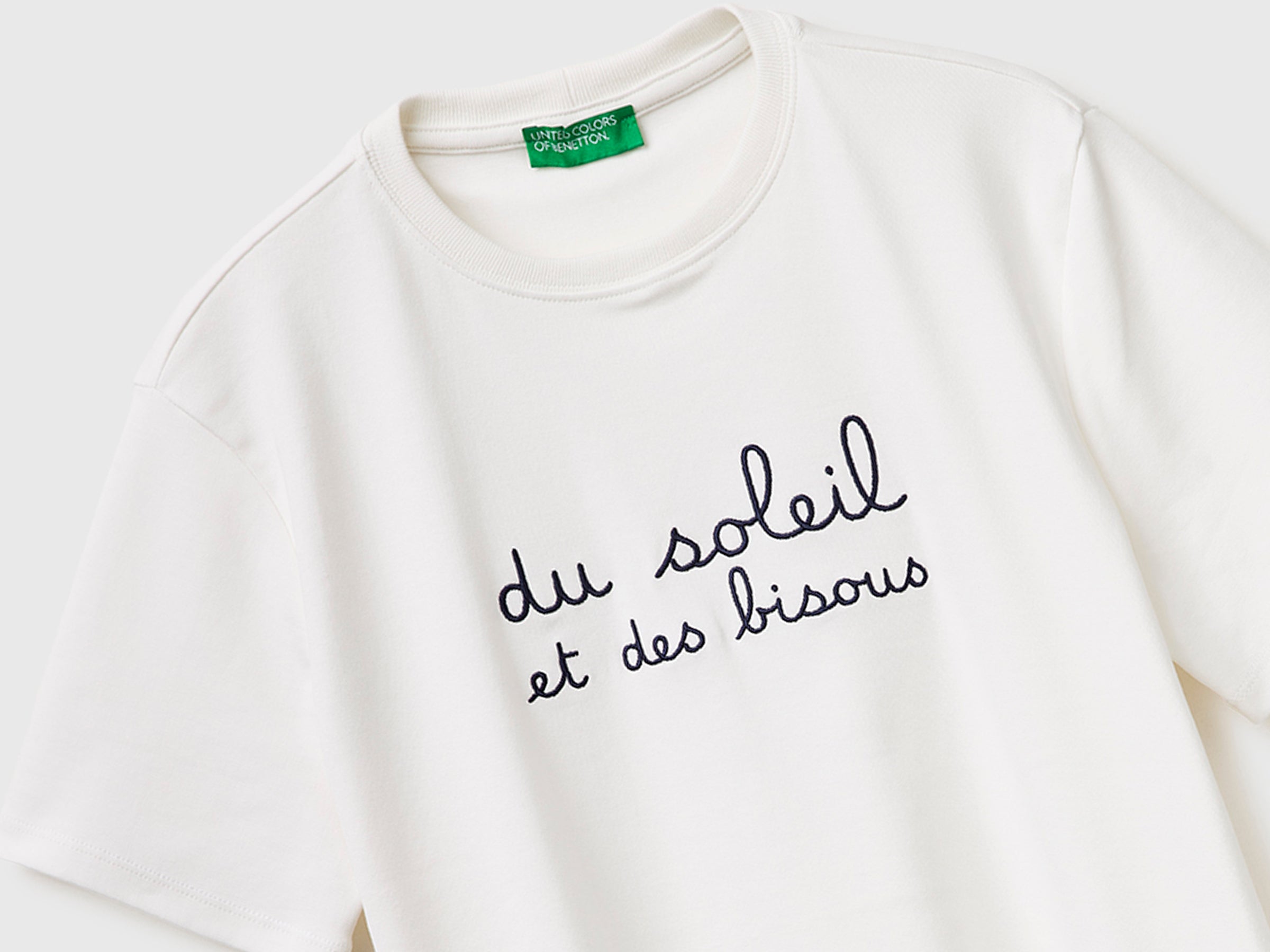 T-shirt com texto bordado - ucb_image_DS1