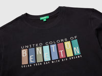 T-shirt com estampa e bordado - ucb_image_DS1