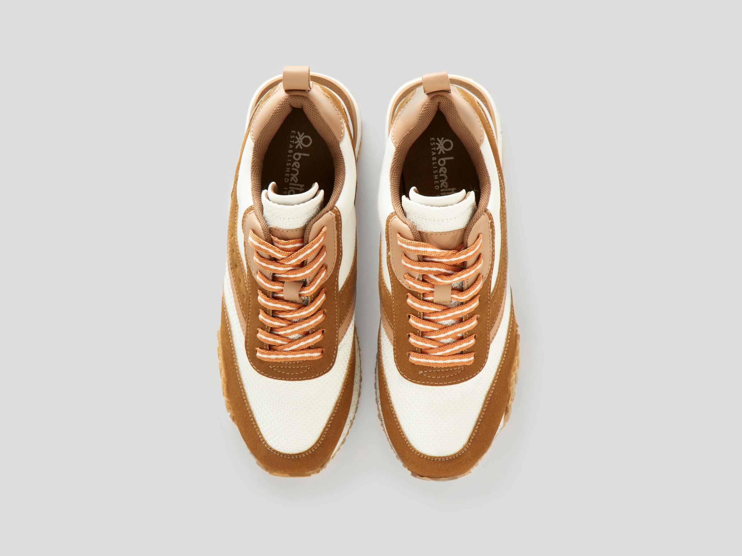 Sneaker image number 3