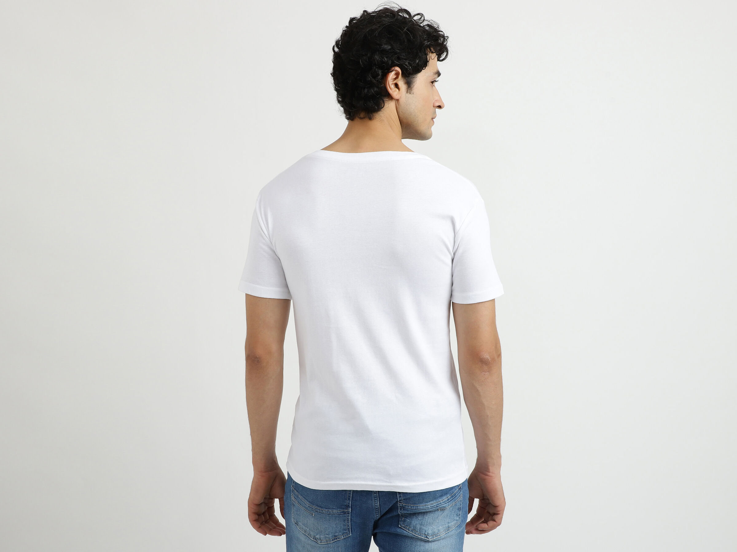V-NECK TEE image number 2