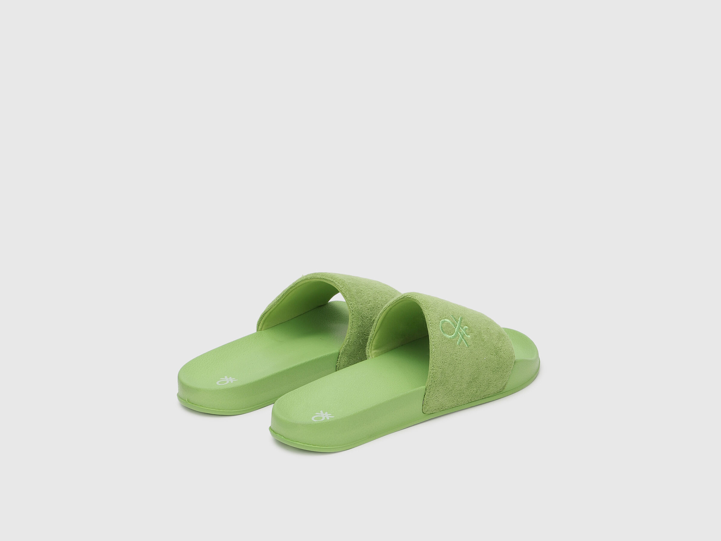 LOUNGE SLIDE image number 2