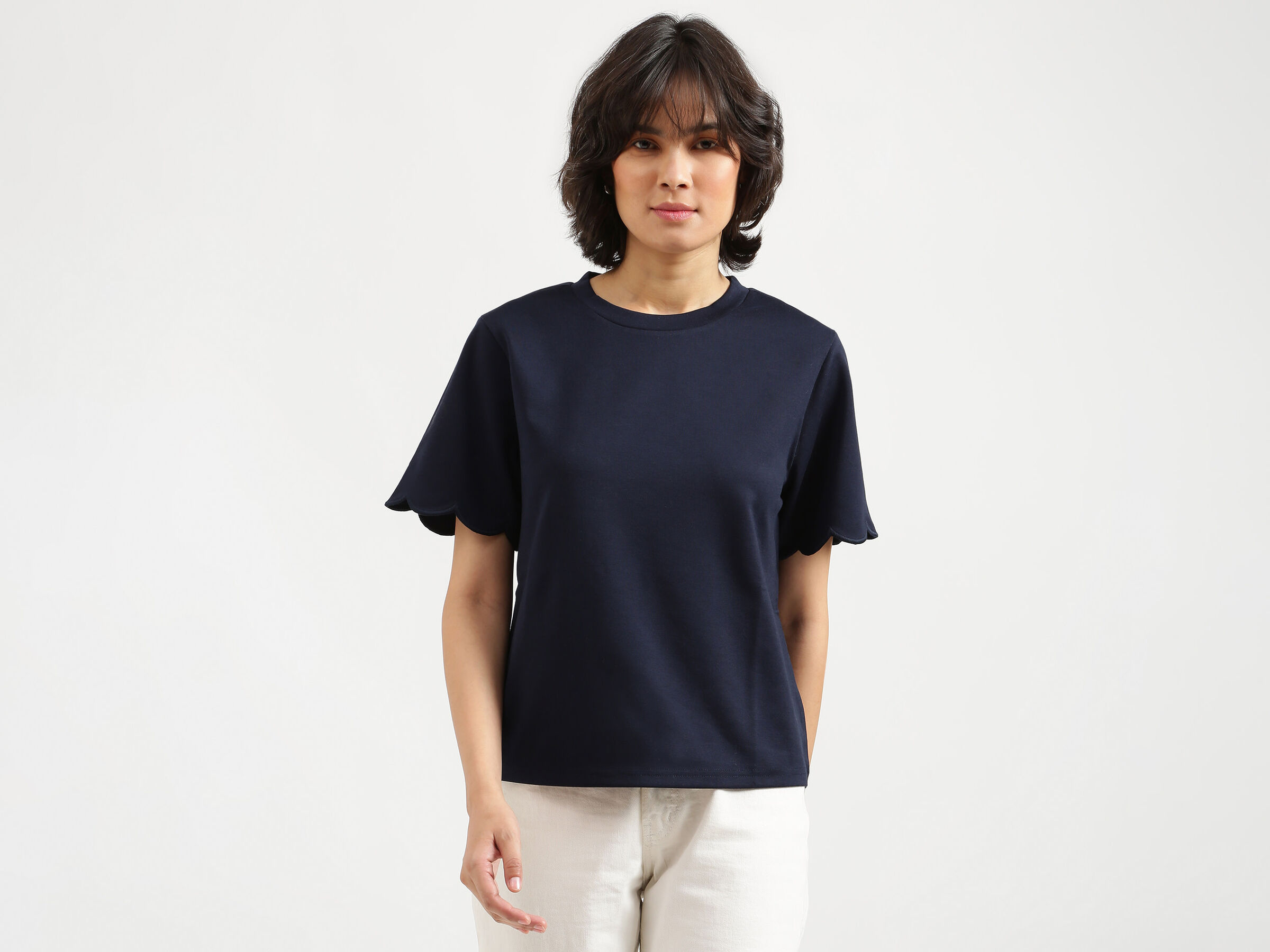 S/SLV TEE WITH SCALLOP SLEEVE image number 0