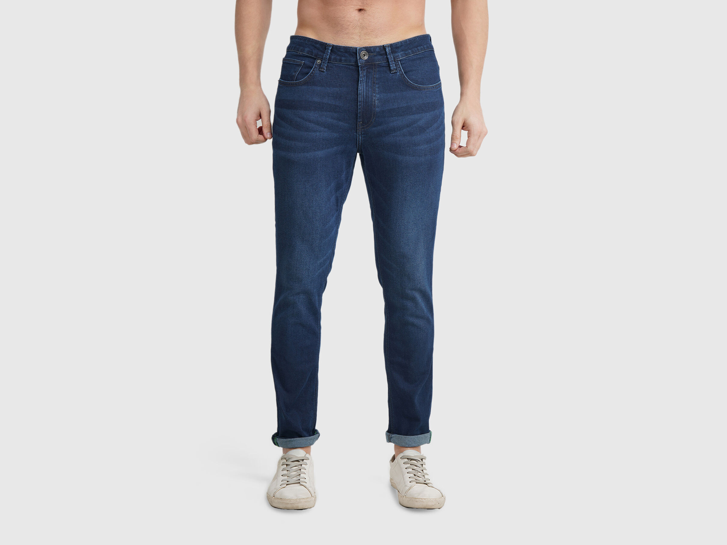 Carrot Fit Dark Wash Jeans With Tint image number 0