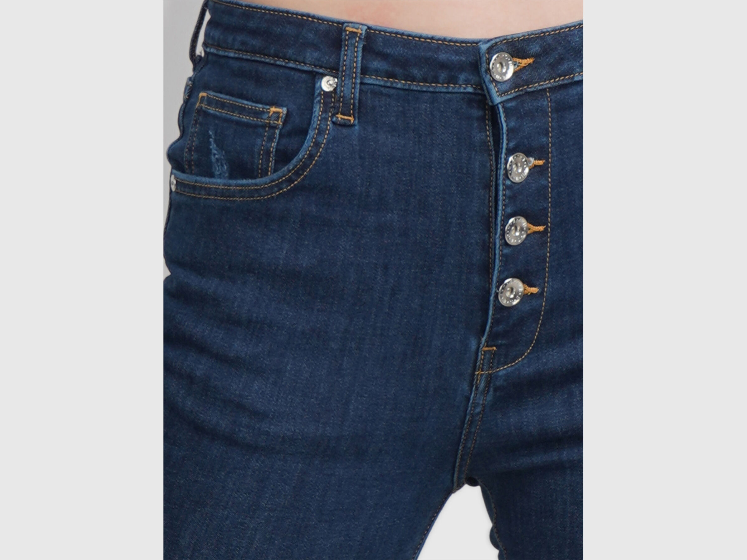 Bootcut With Damaging  And Fraying image number 4