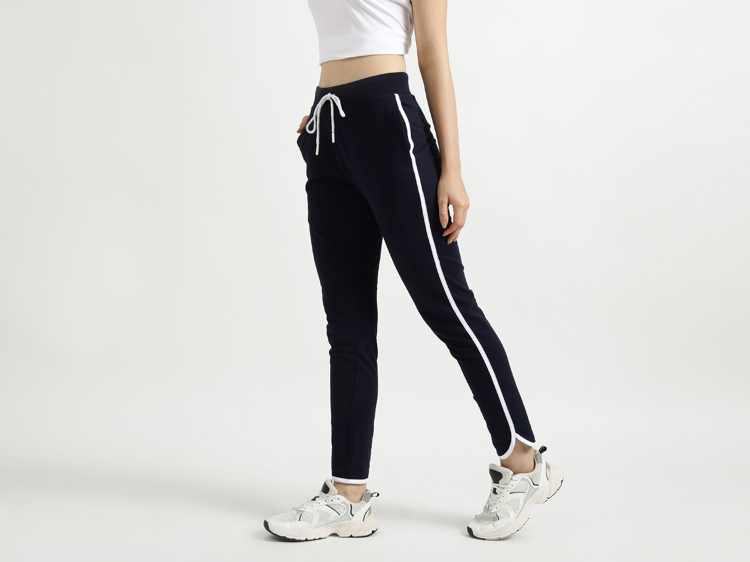 Joggers With Piping image number 1