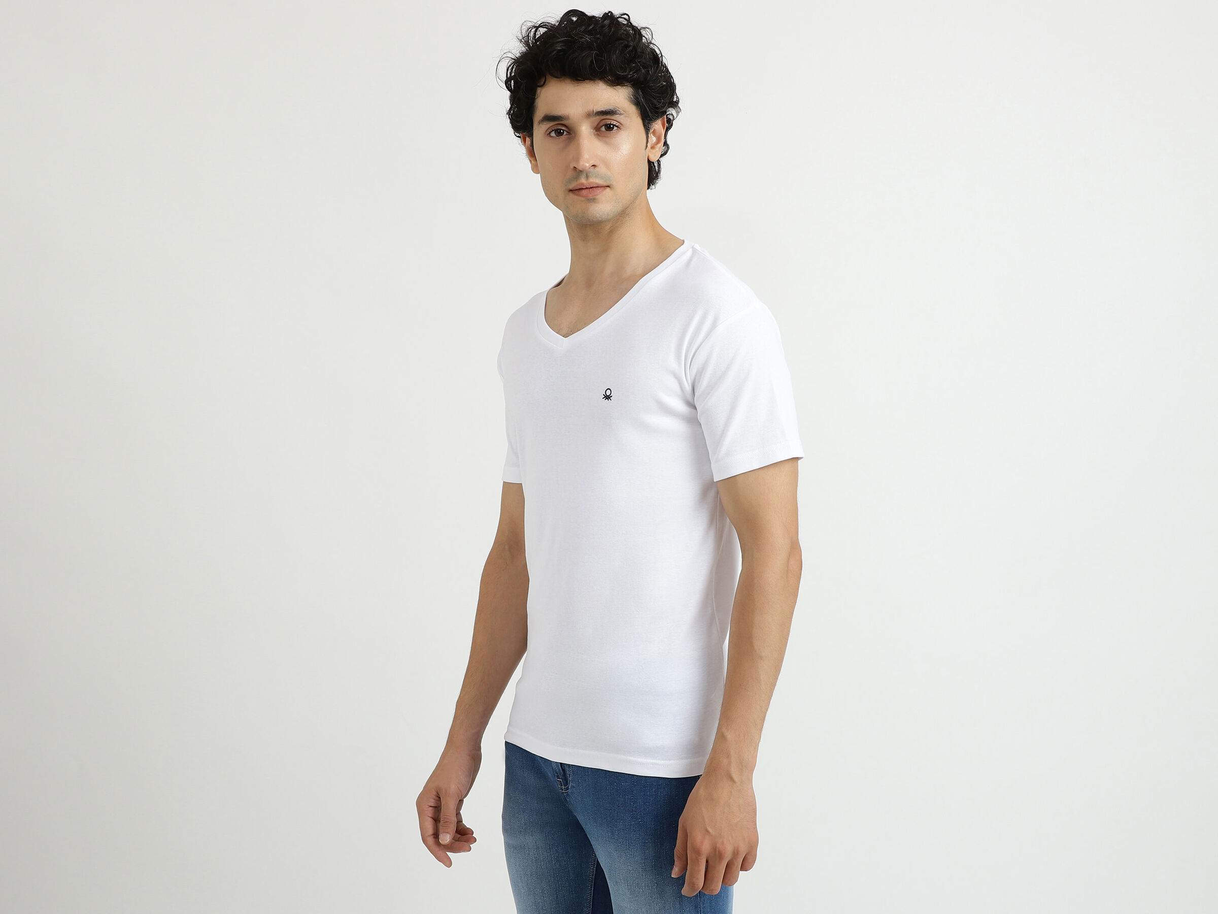 V-NECK TEE image number 1