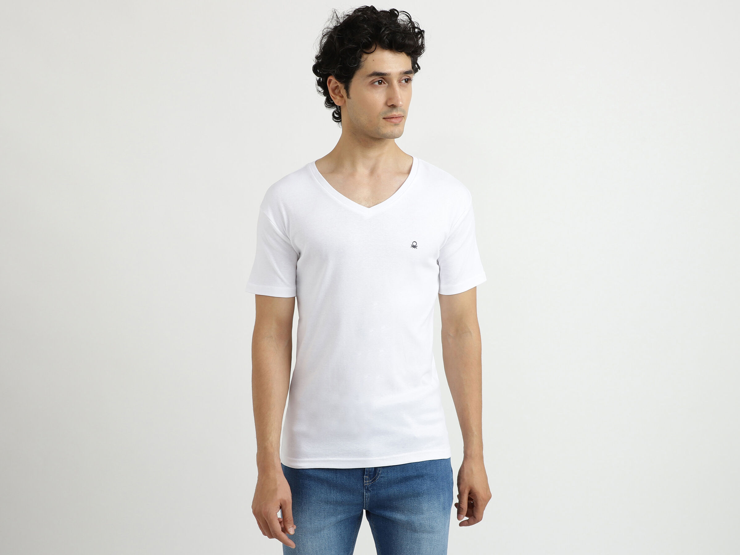 V-NECK TEE image number 0