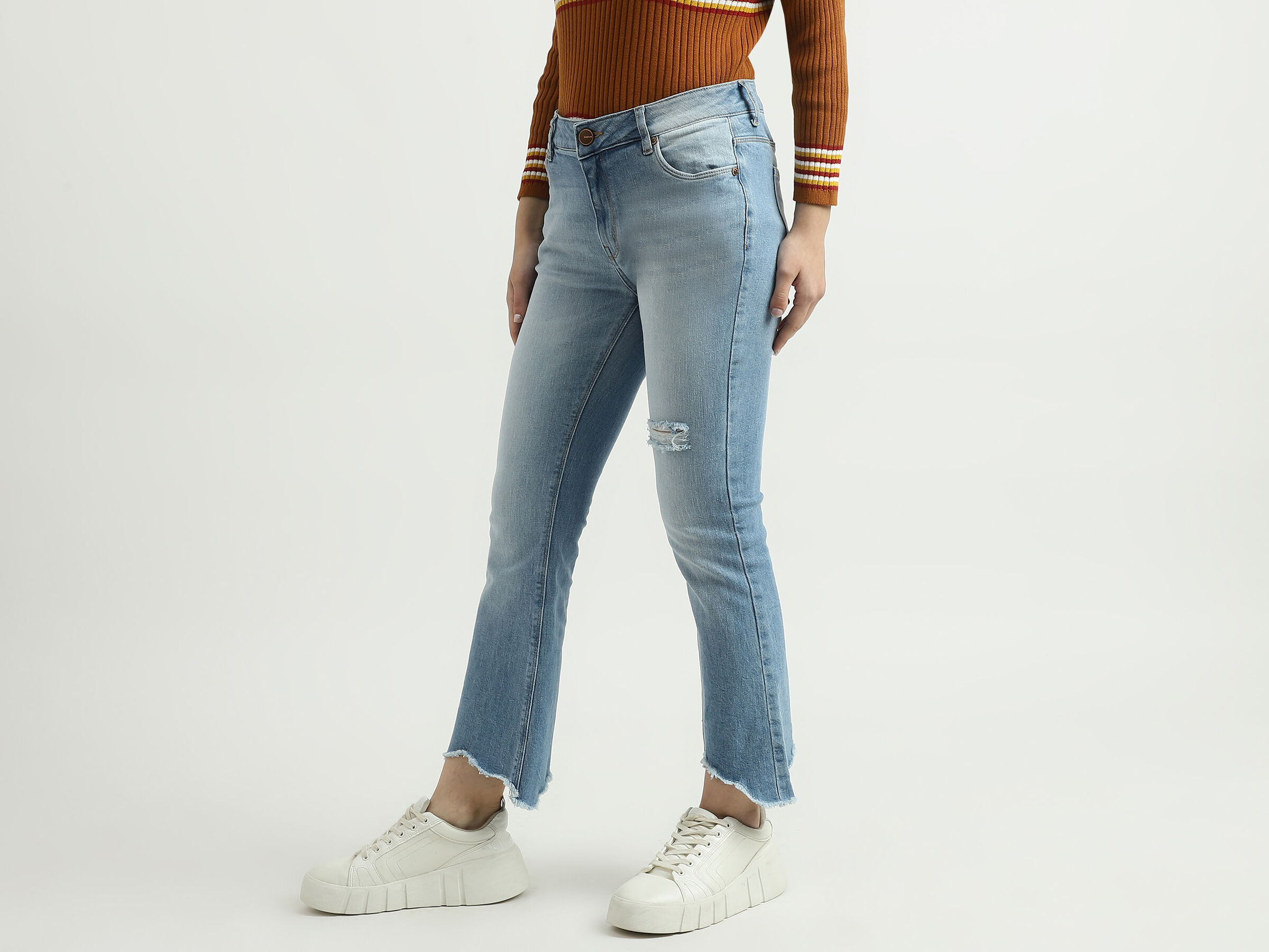 BOOTCUT WITH SHAPED FRAYED HEM image number 1