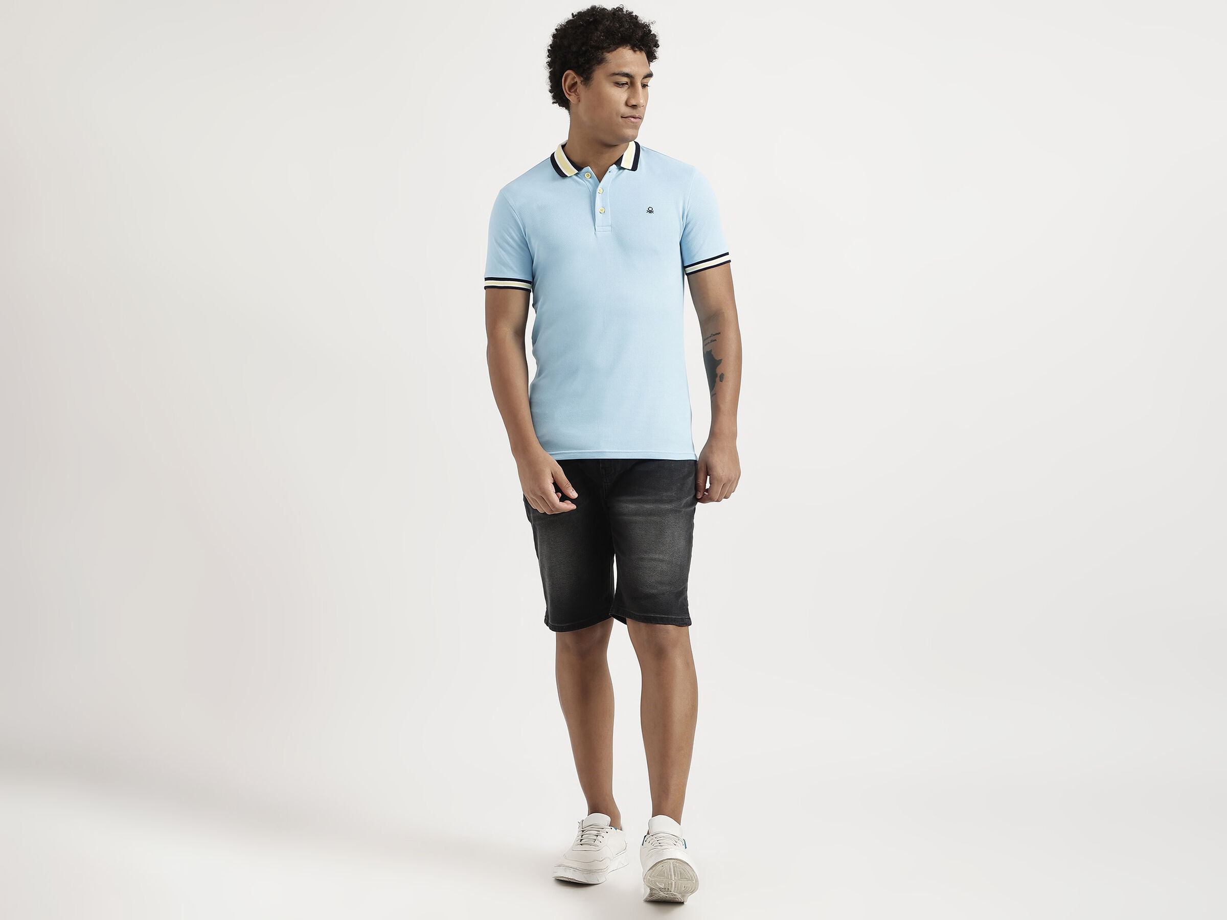 SLIM FIT BLACK FADED SHORTS image number 3