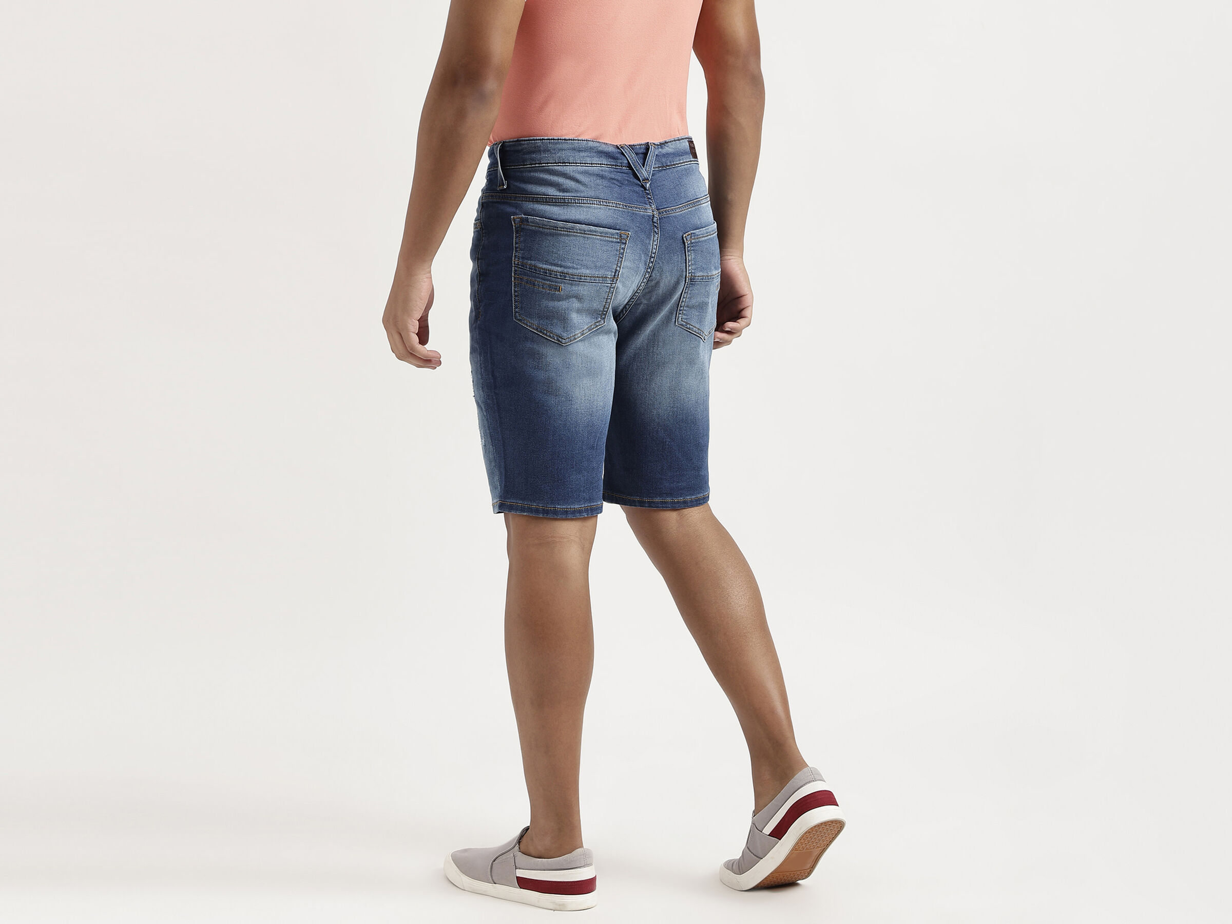 SLIM FIT MID BLUE FADED KNIT SHORTS image number 2