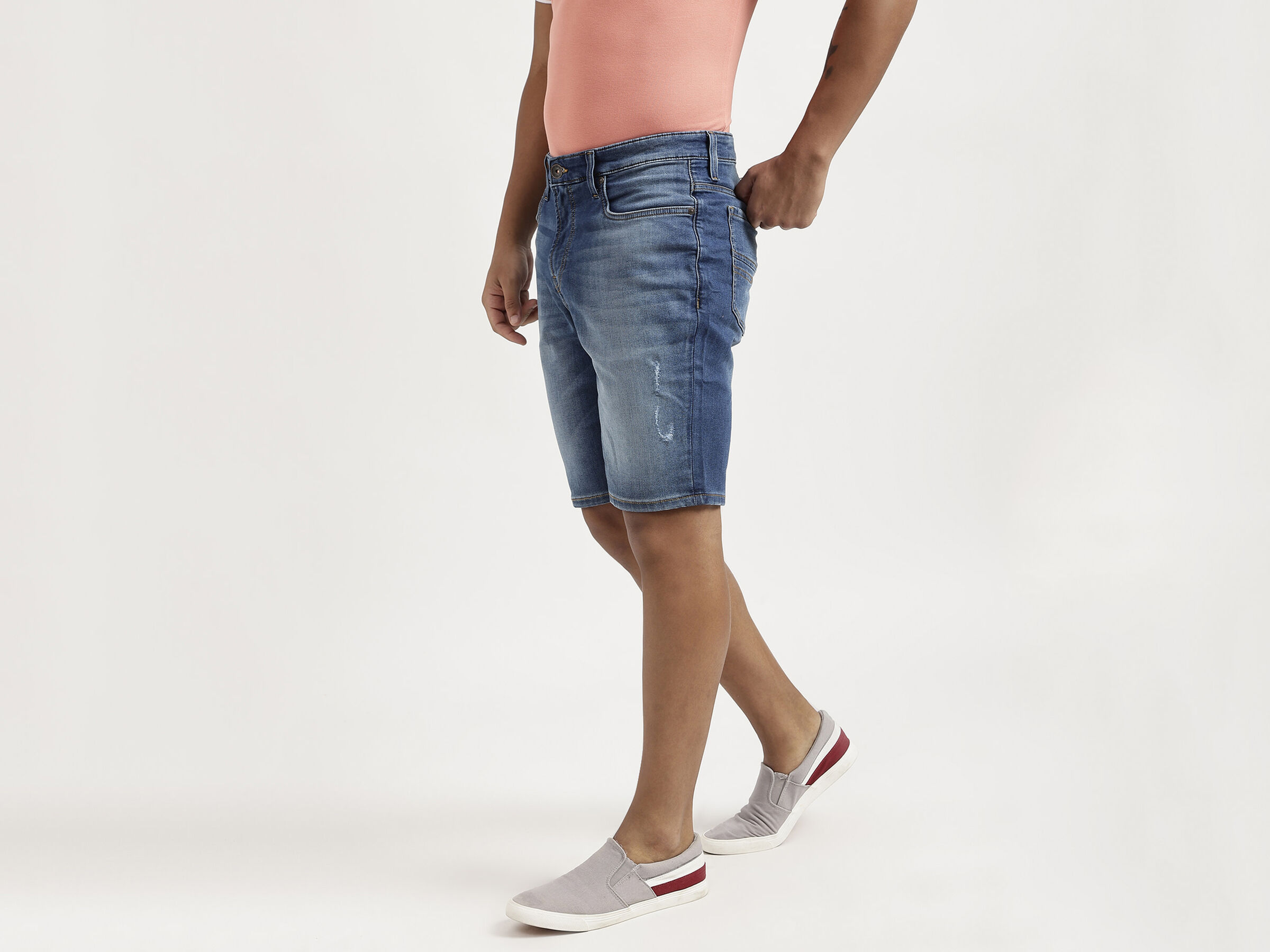 SLIM FIT MID BLUE FADED KNIT SHORTS image number 1