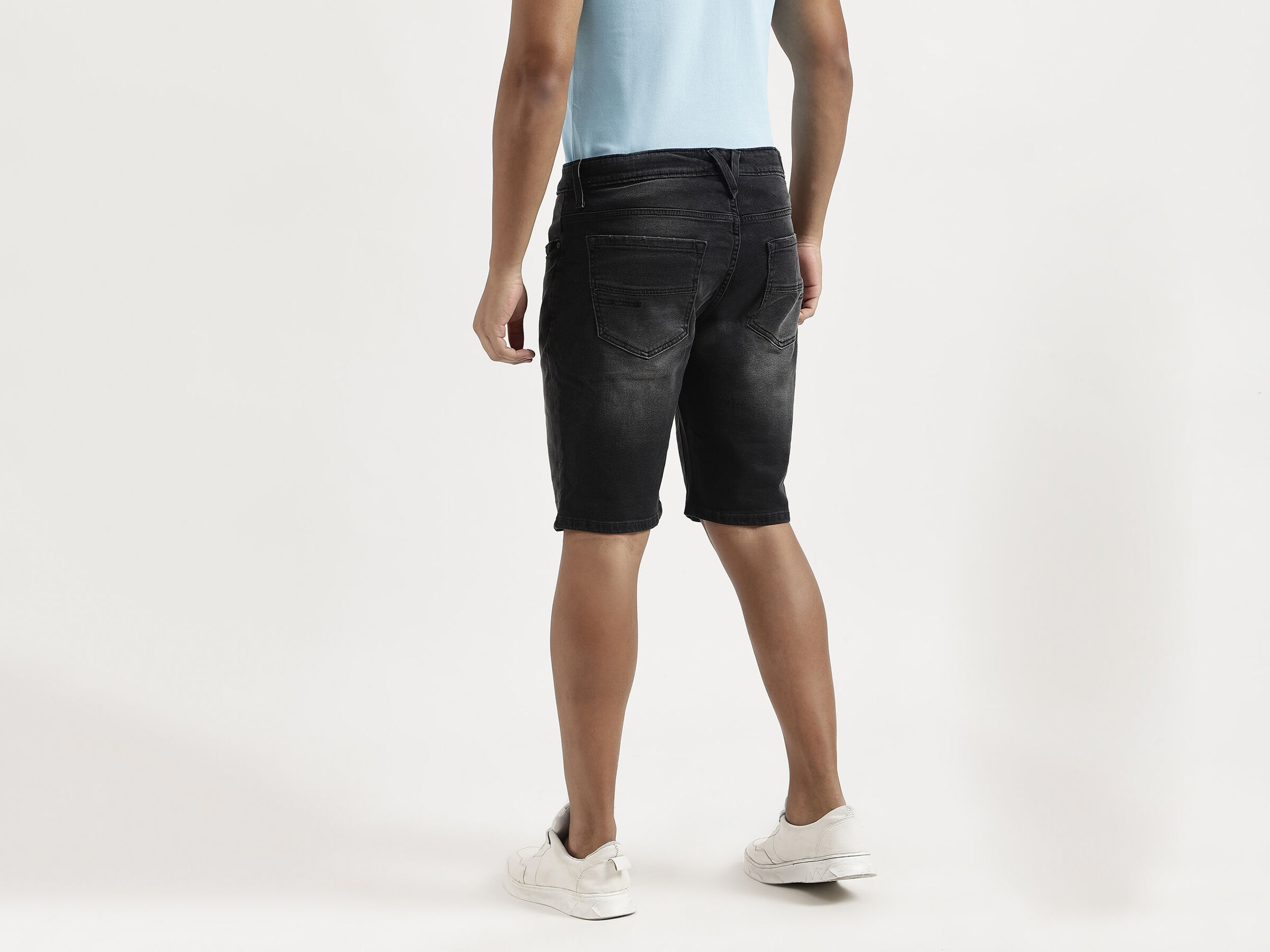 SLIM FIT BLACK FADED SHORTS image number 2