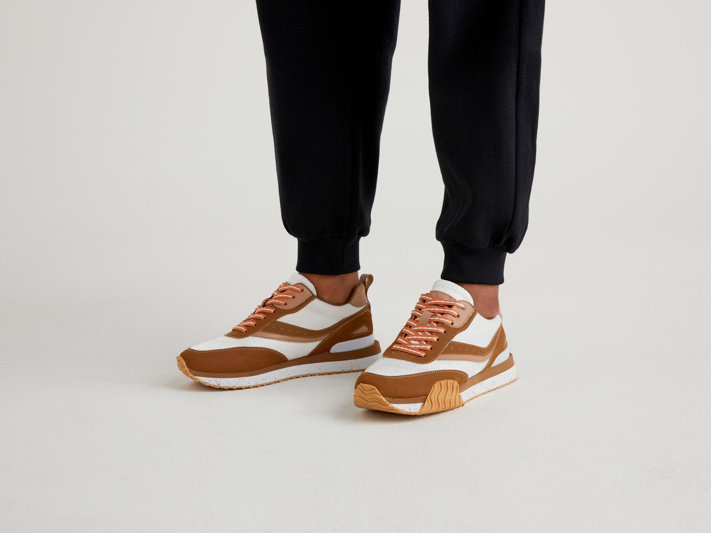 Sneaker image number 4
