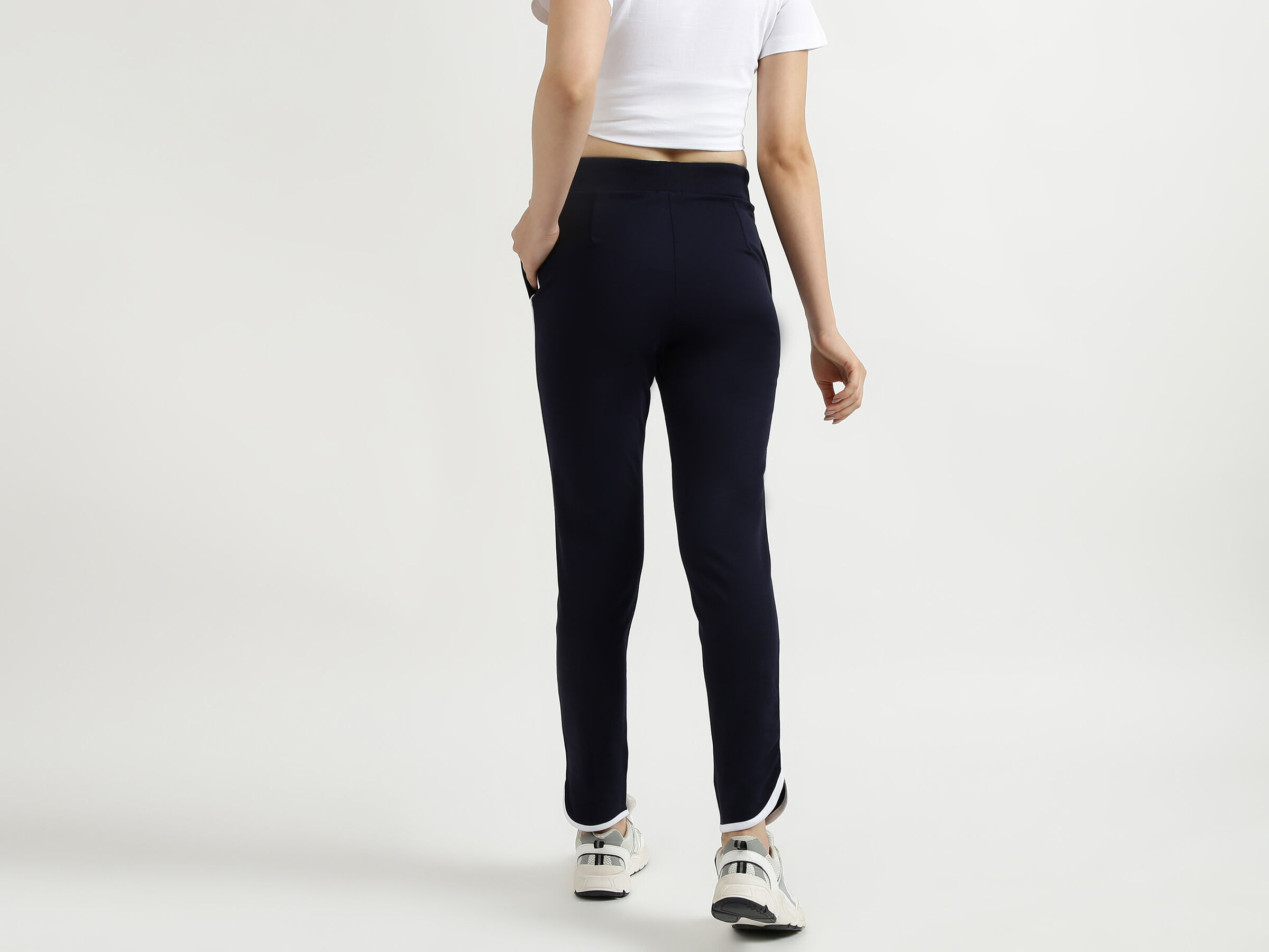 Joggers With Piping image number 2