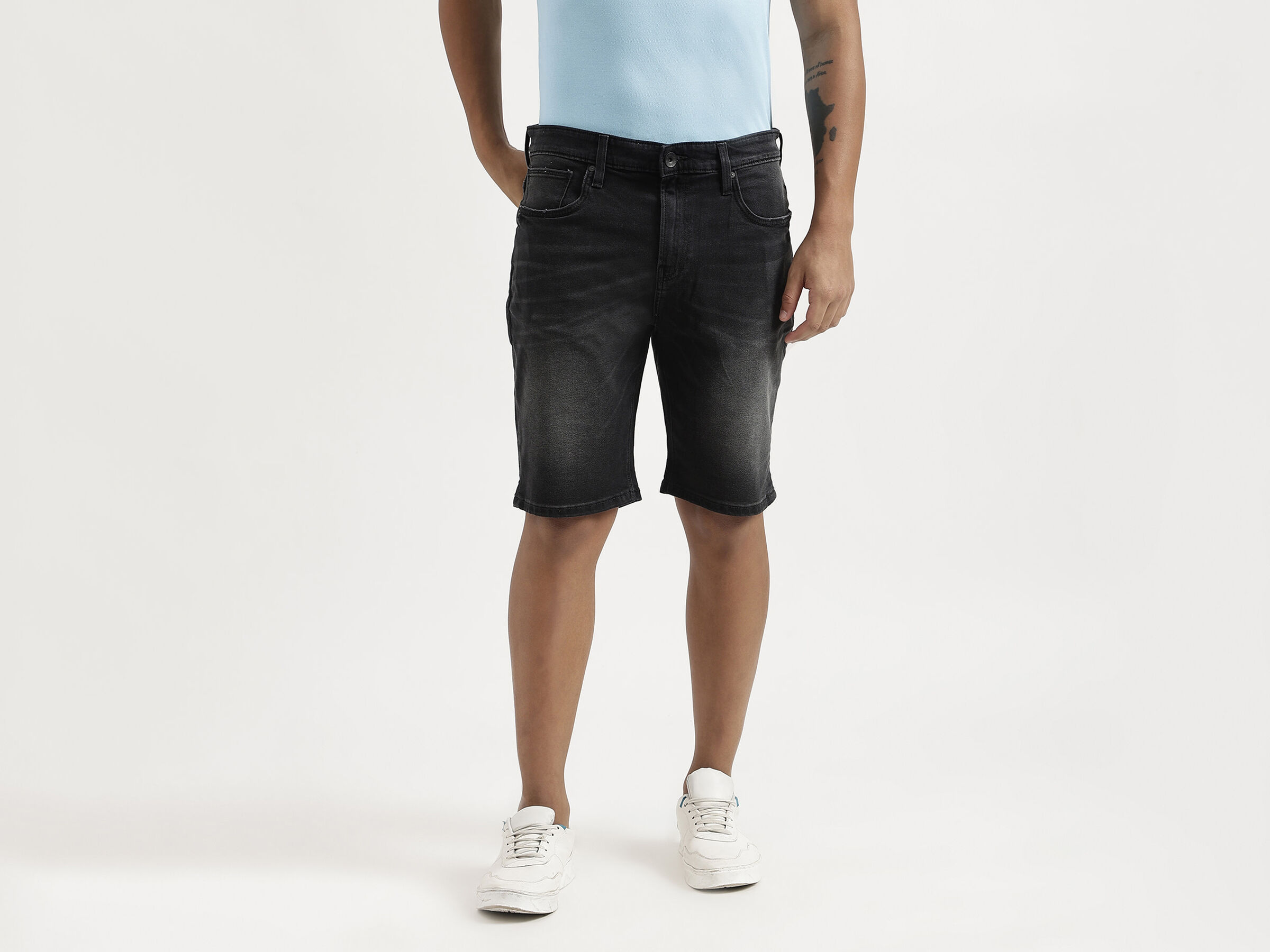 SLIM FIT BLACK FADED SHORTS image number 0