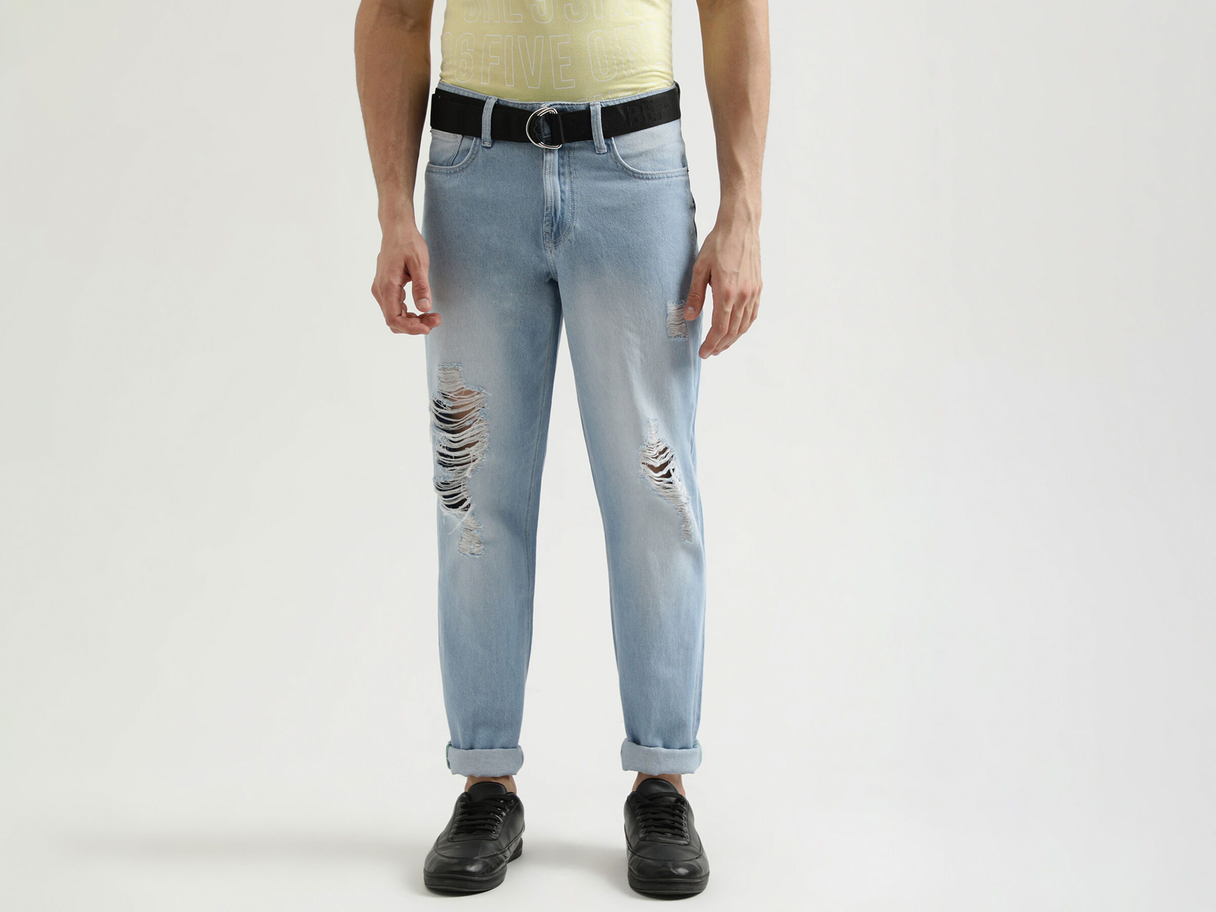 Baggy Fit Lt Blue With Belt Jeans image number 0