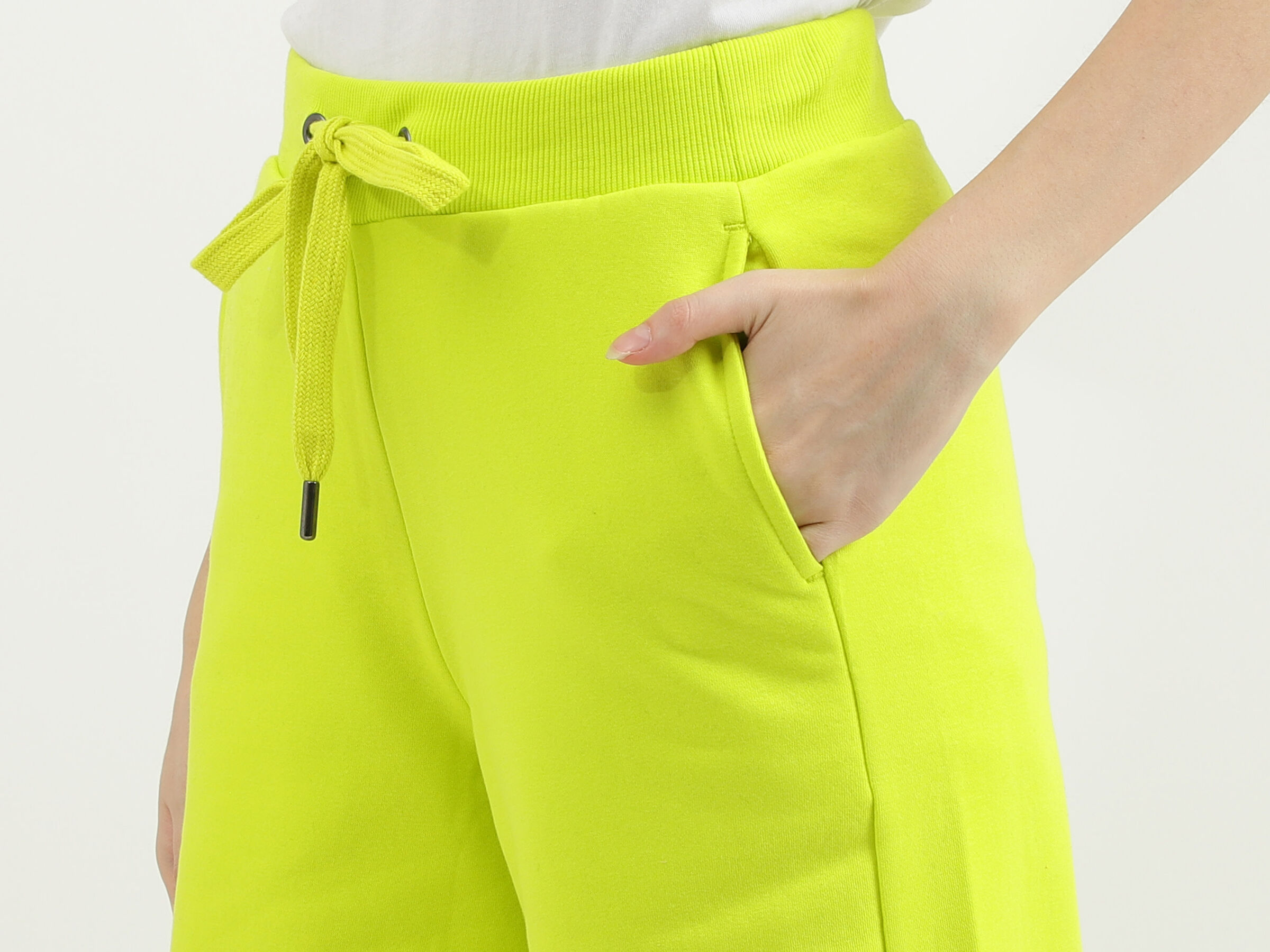 BASIC CROP LENGTH SOLID JOGGER image number 5