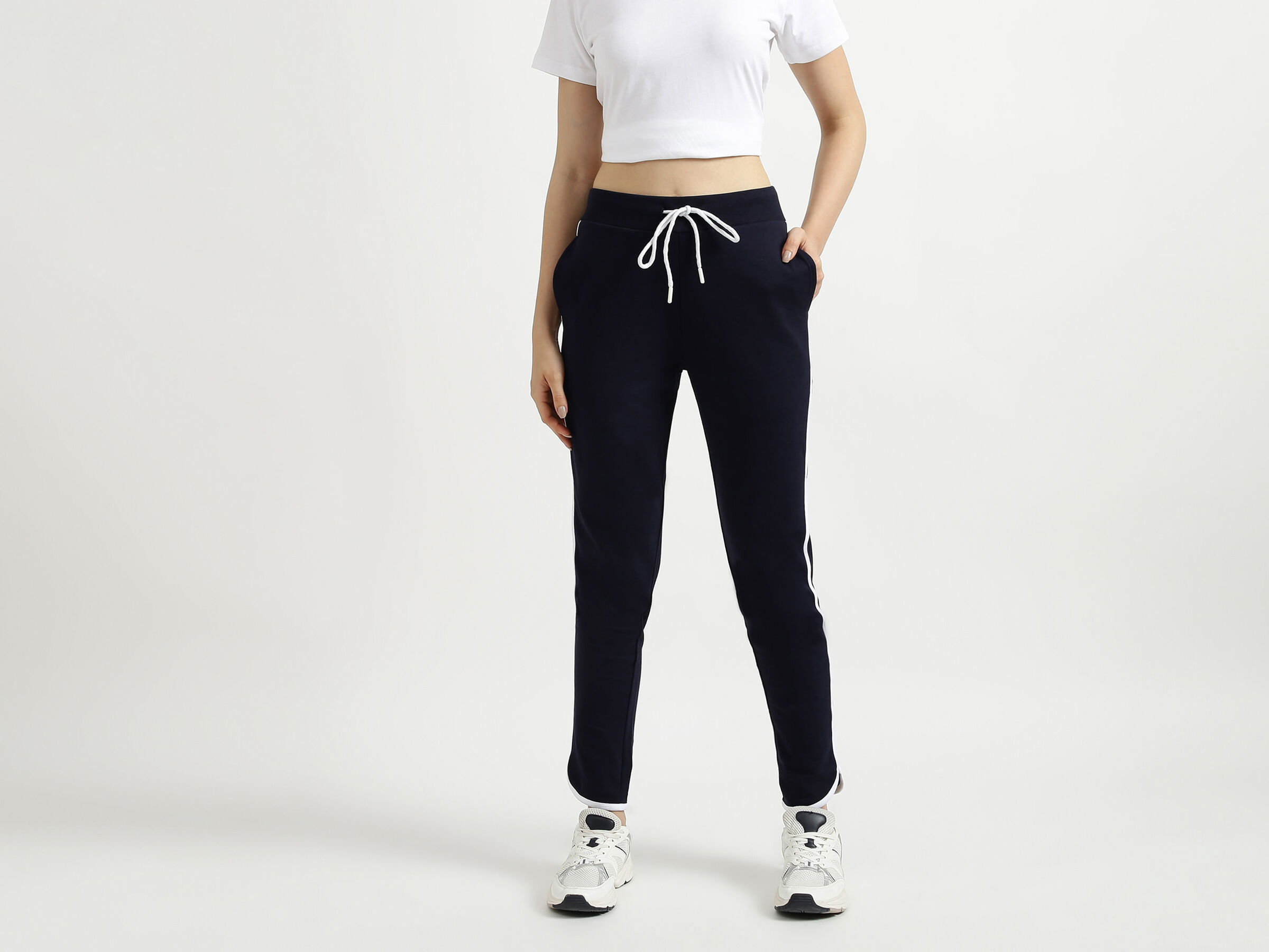 Joggers With Piping image number 0