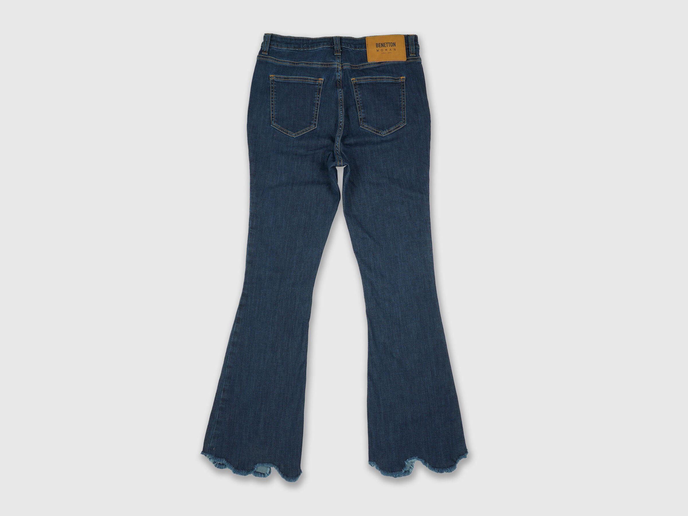 Bootcut With Damaging  And Fraying image number 7