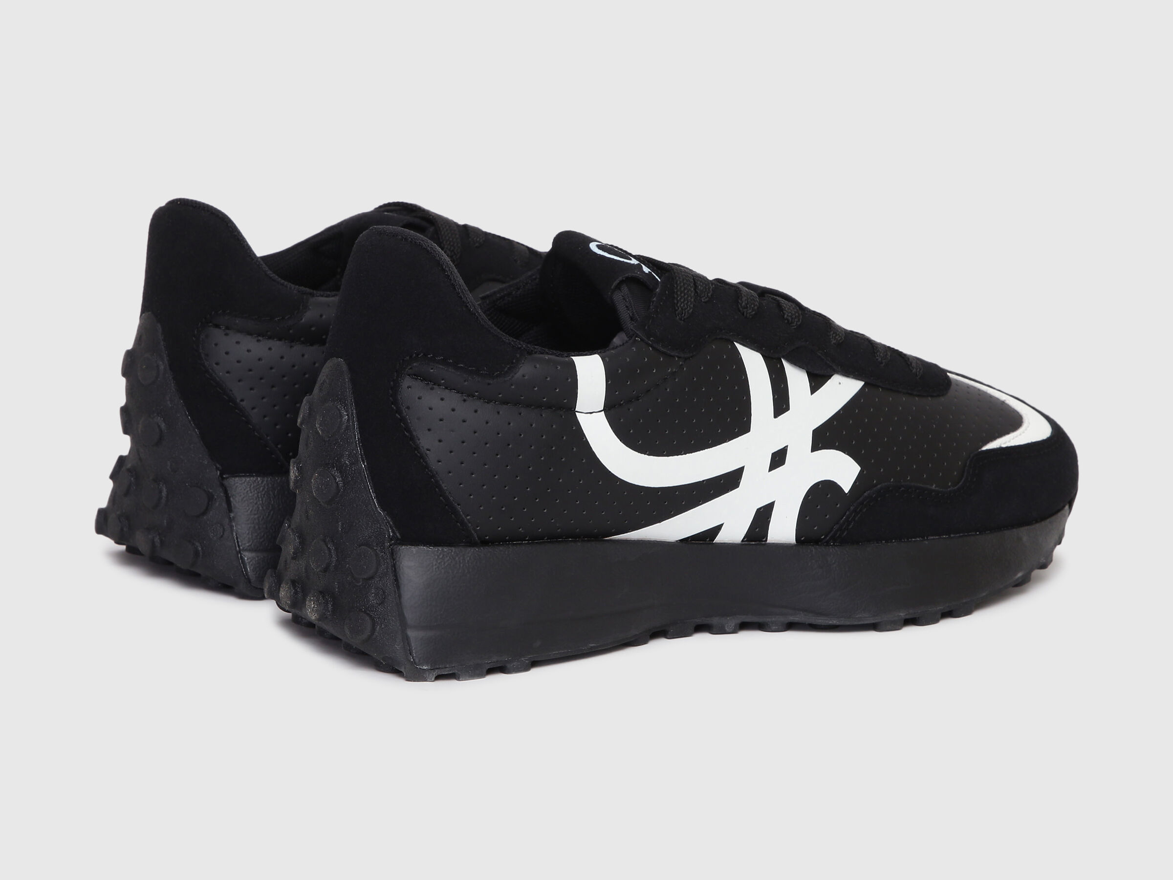 Classic Suede Sneaker image number 2