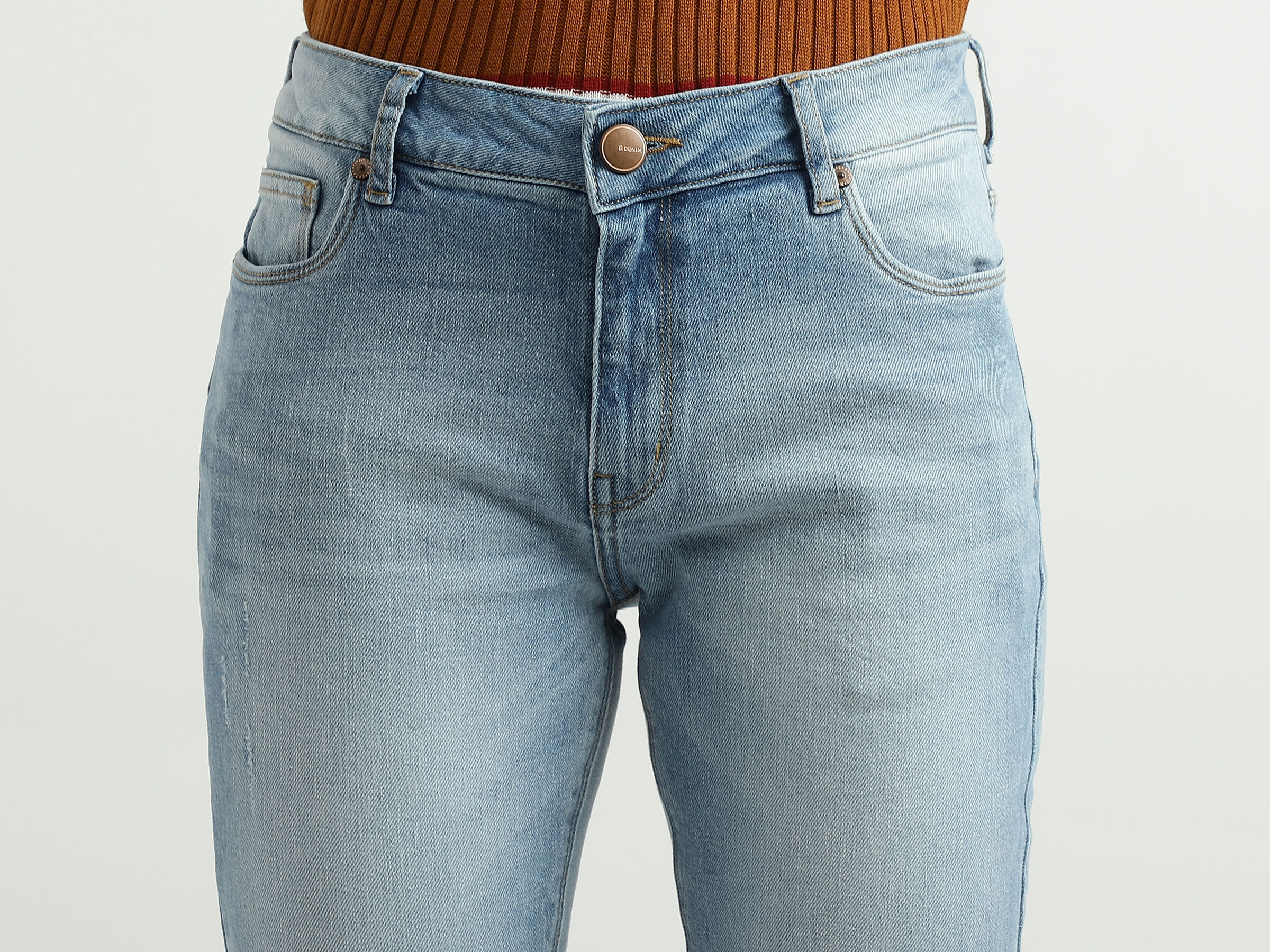 BOOTCUT WITH SHAPED FRAYED HEM image number 5