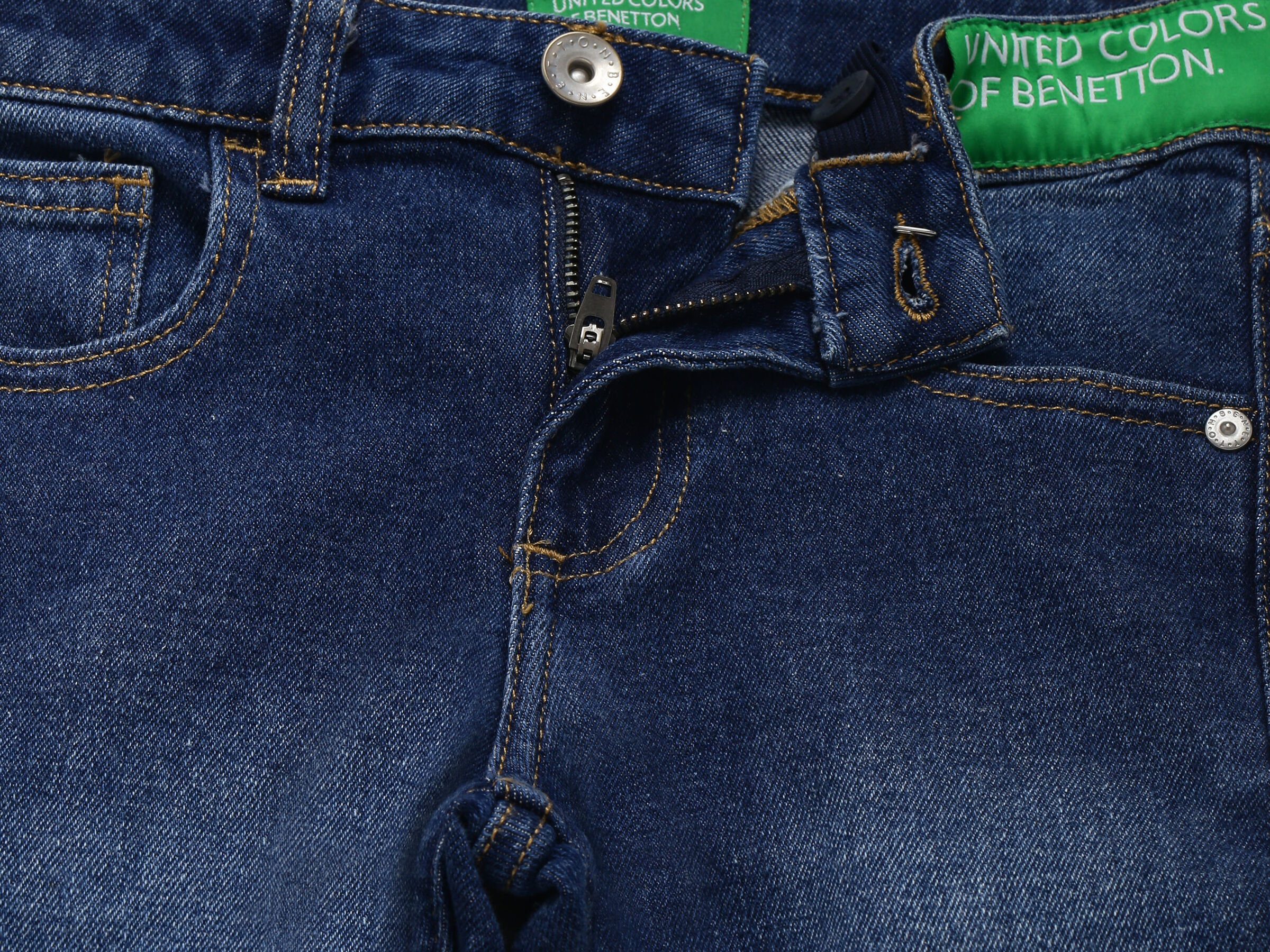 SKINNY DENIM WITH BRANDING AT WAIST image number 2