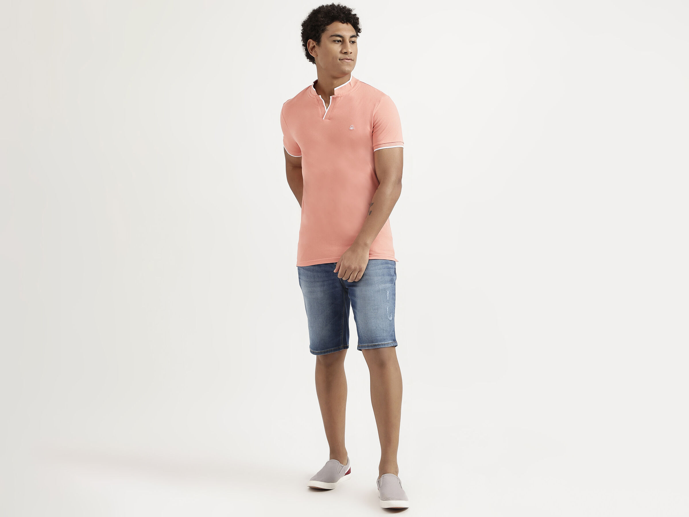 SLIM FIT MID BLUE FADED KNIT SHORTS image number 3