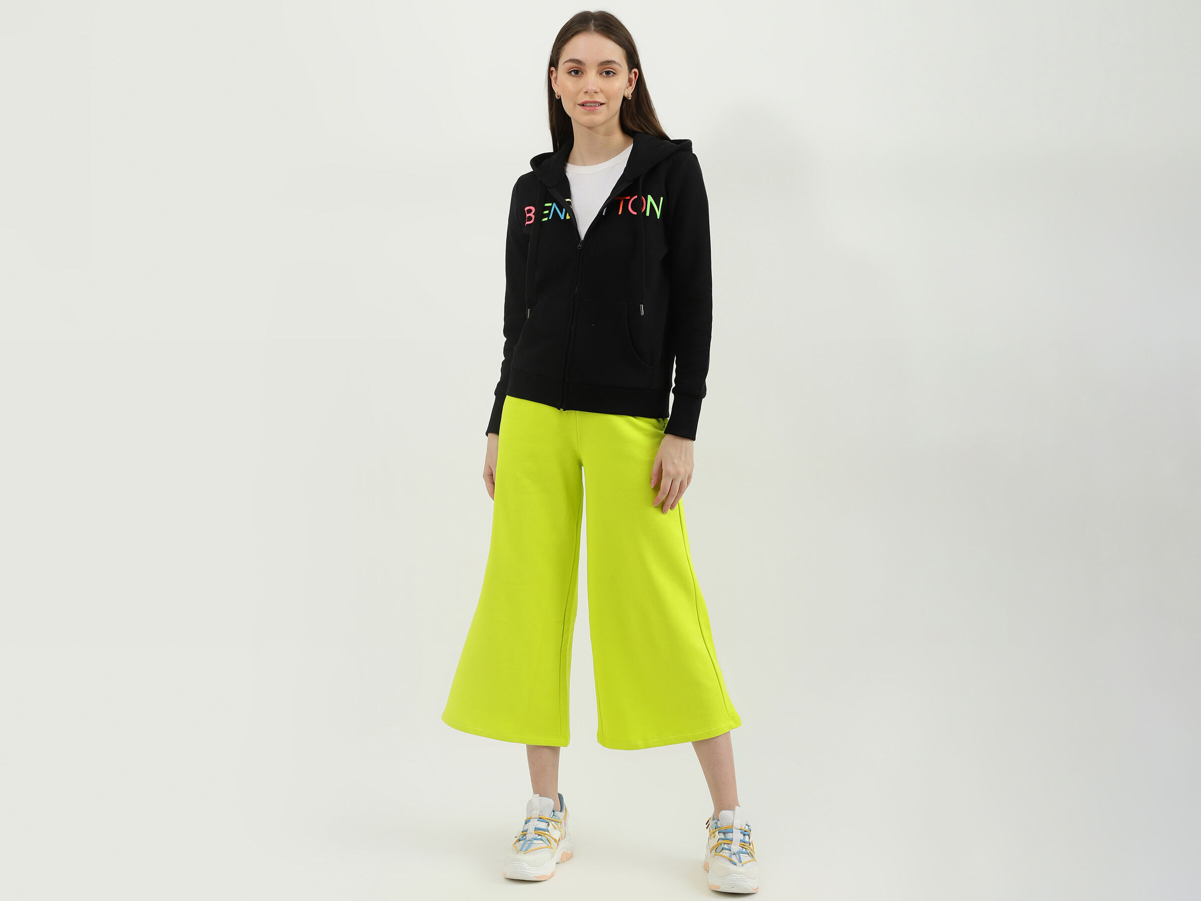 BASIC CROP LENGTH SOLID JOGGER image number 3